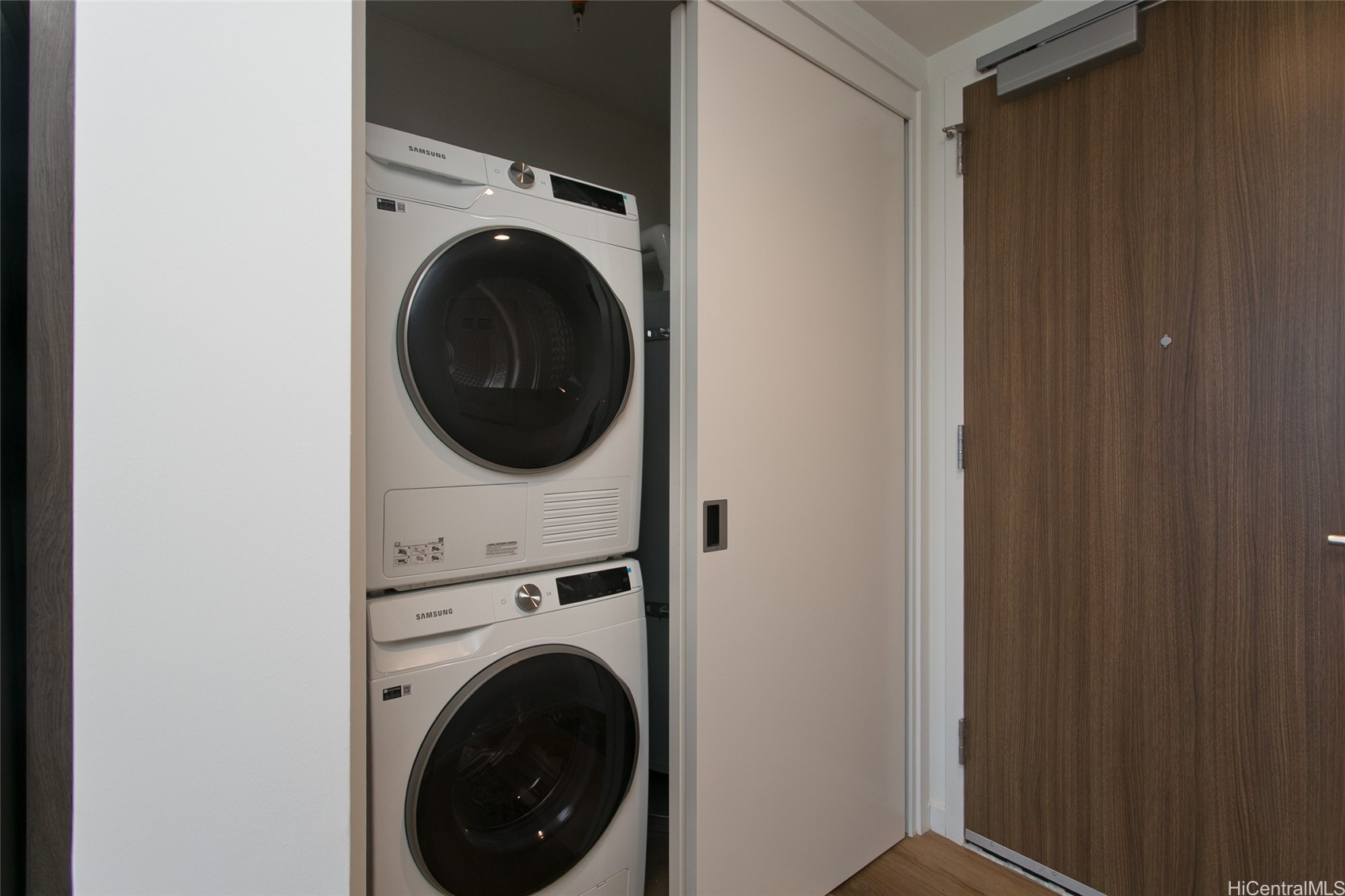 Honolulu, Hawaii, 96814, United States, ,1 BathroomBathrooms,Residential,For Sale,1955522