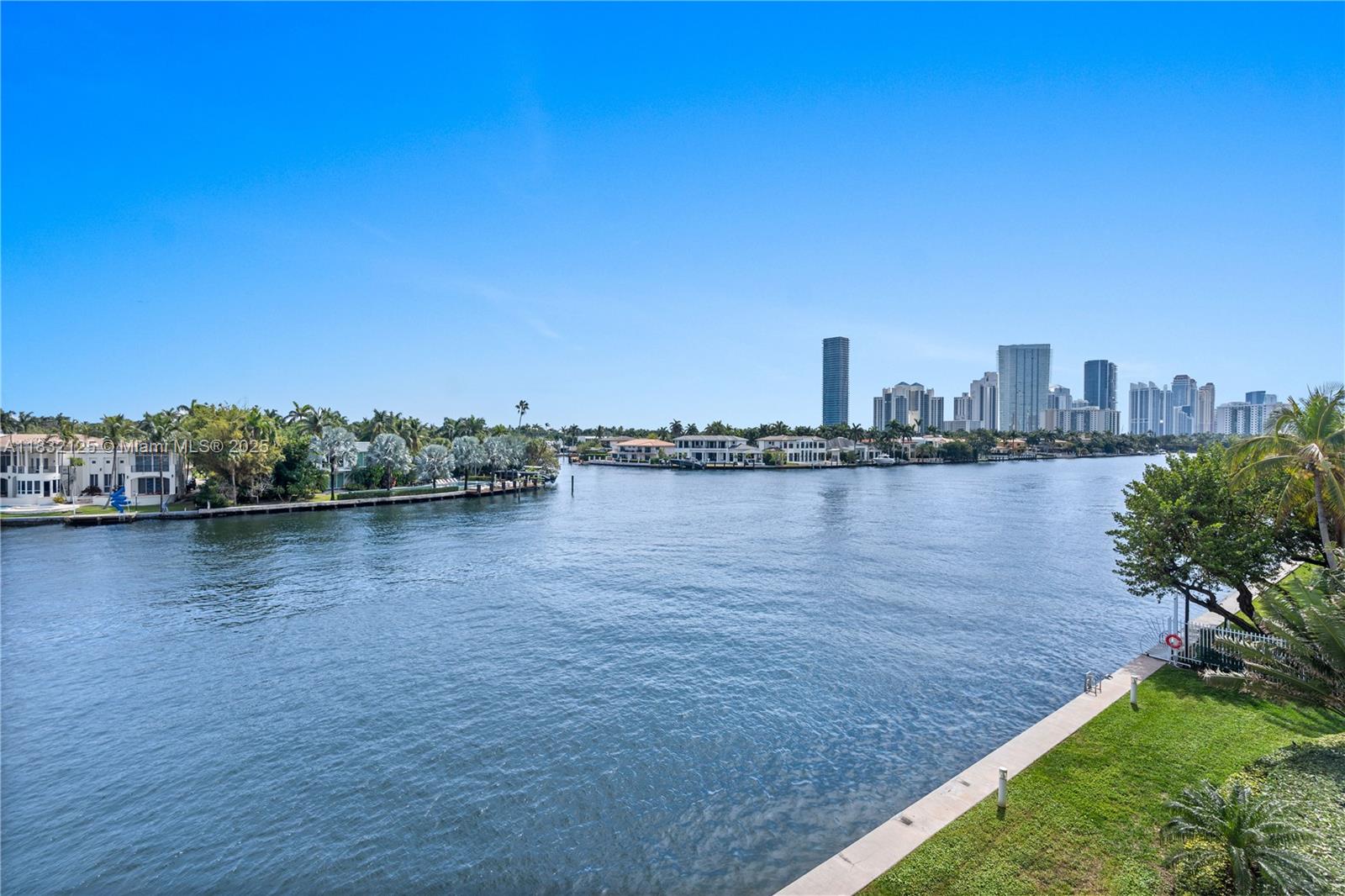 Aventura, Florida, 33180, United States, 2 Bedrooms Bedrooms, ,3 BathroomsBathrooms,Residential,For Sale,1885240