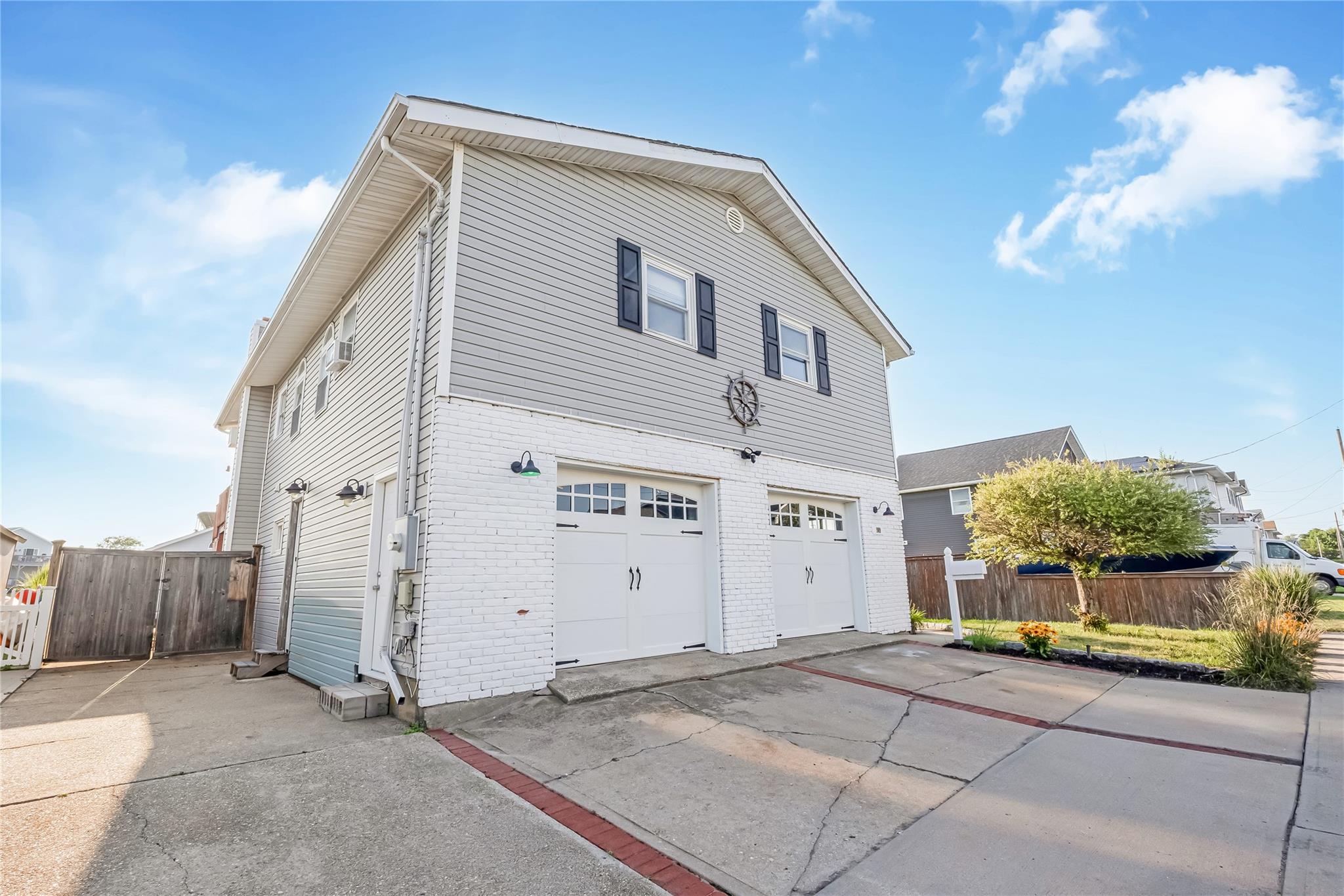 Lindenhurst, New York, 11757, United States, 3 Bedrooms Bedrooms, ,3 BathroomsBathrooms,Residential,For Sale,1915812