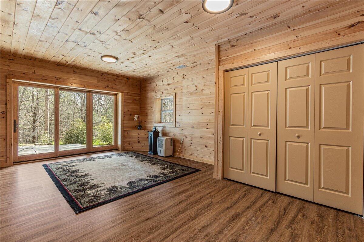Tellico Plains, Tennessee, 37385, United States, 3 Bedrooms Bedrooms, ,3 BathroomsBathrooms,Residential,For Sale,2034978