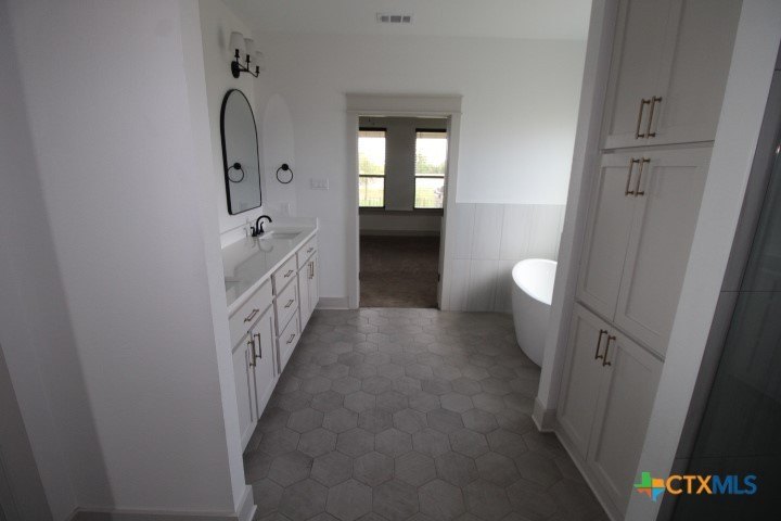 Salado, Texas, 76571, United States, 3 Bedrooms Bedrooms, ,3 BathroomsBathrooms,Residential,For Sale,1980220