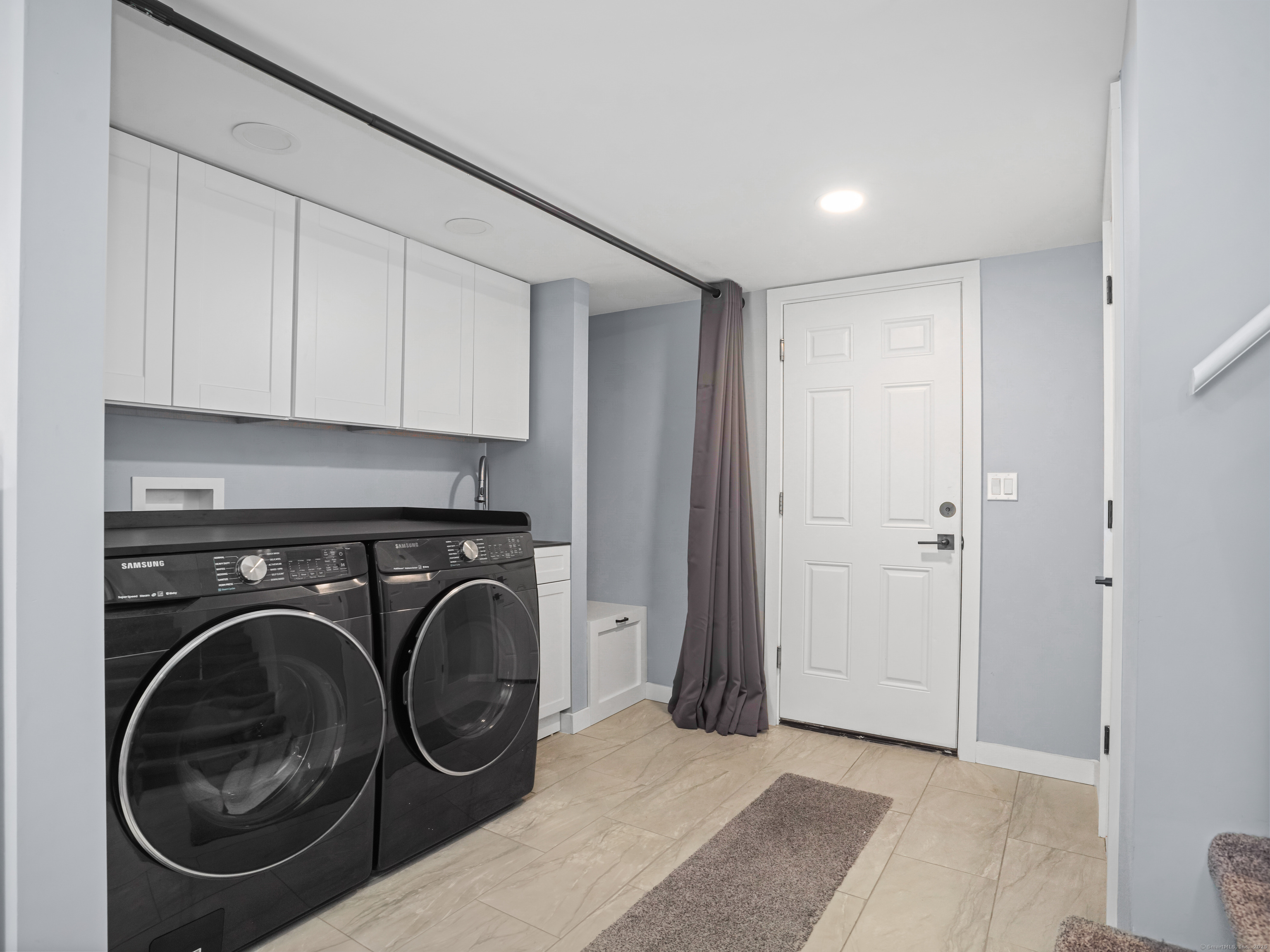 Trumbull, Connecticut, 06611, United States, 2 Bedrooms Bedrooms, ,2 BathroomsBathrooms,Residential,For Sale,1917497