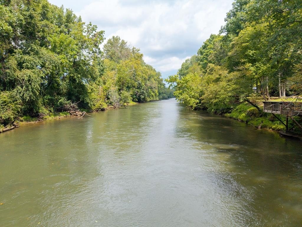 Murphy, North Carolina, 28906, United States, 2 Bedrooms Bedrooms, ,2 BathroomsBathrooms,Residential,For Sale,1976149