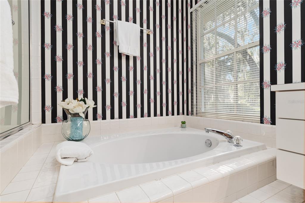 Gainesville, Florida, 32606, United States, 4 Bedrooms Bedrooms, ,3 BathroomsBathrooms,Residential,For Sale,1989601