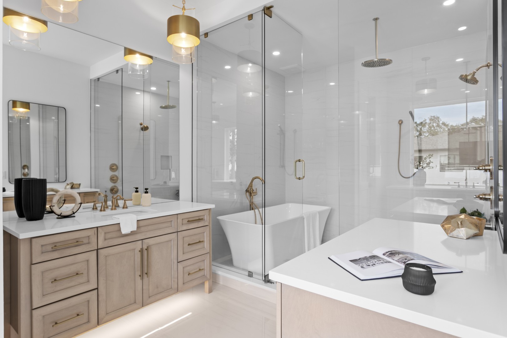 Tampa, Florida, 33611, United States, 6 Bedrooms Bedrooms, ,6 BathroomsBathrooms,Residential,For Sale,1981634