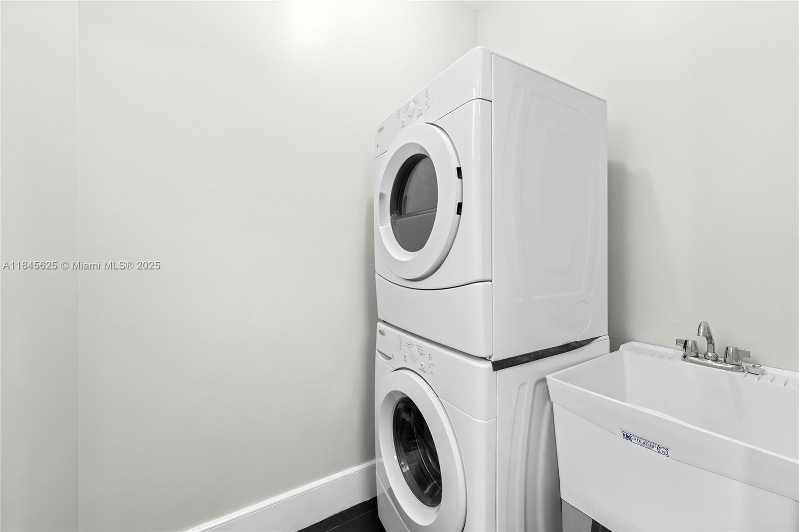 Fort Lauderdale, Florida, 33316, United States, 3 Bedrooms Bedrooms, ,4 BathroomsBathrooms,Residential,For Sale,1905983