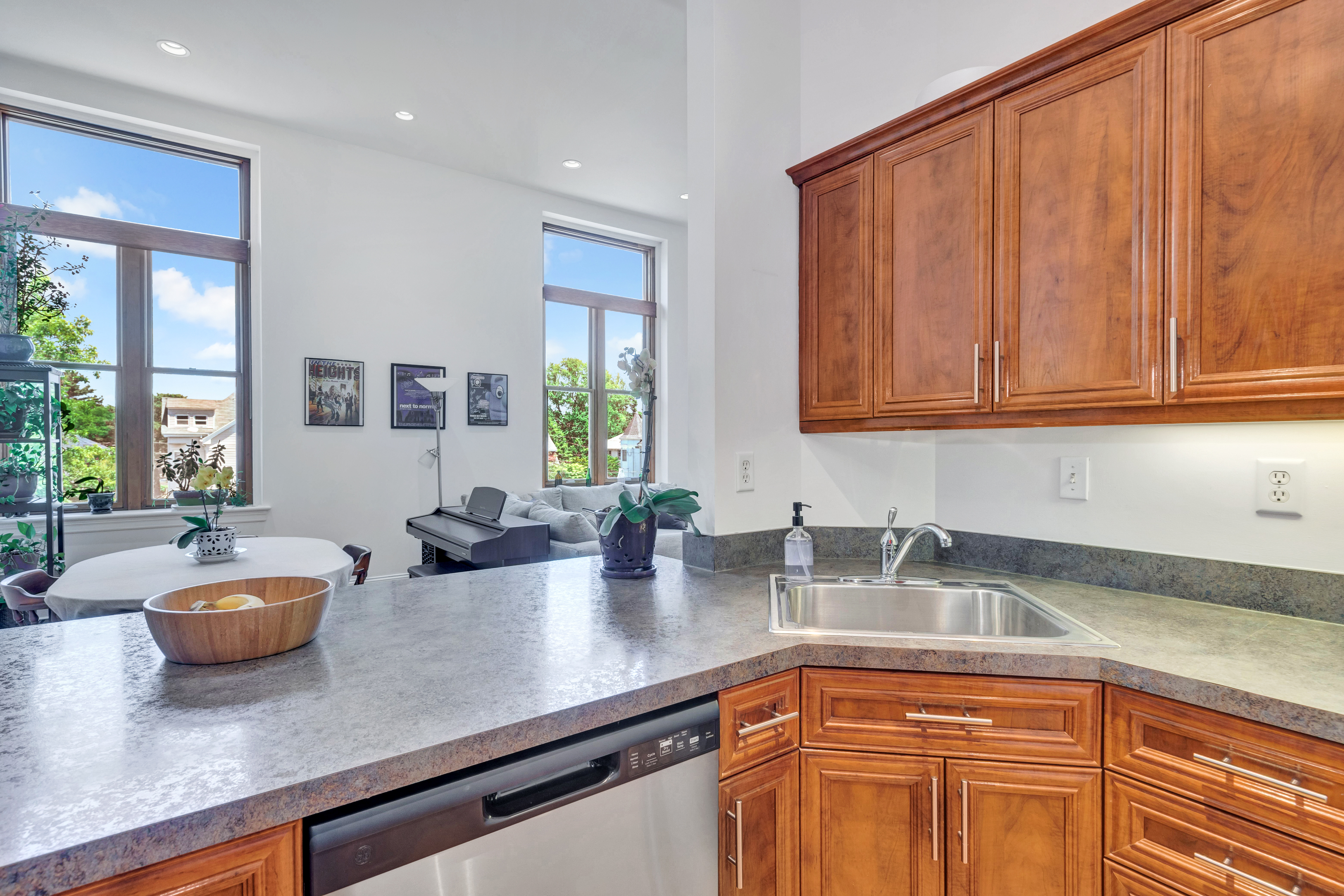  122 Sharon Street, Unit 203, Medford, MA, 02155 - 物件實景