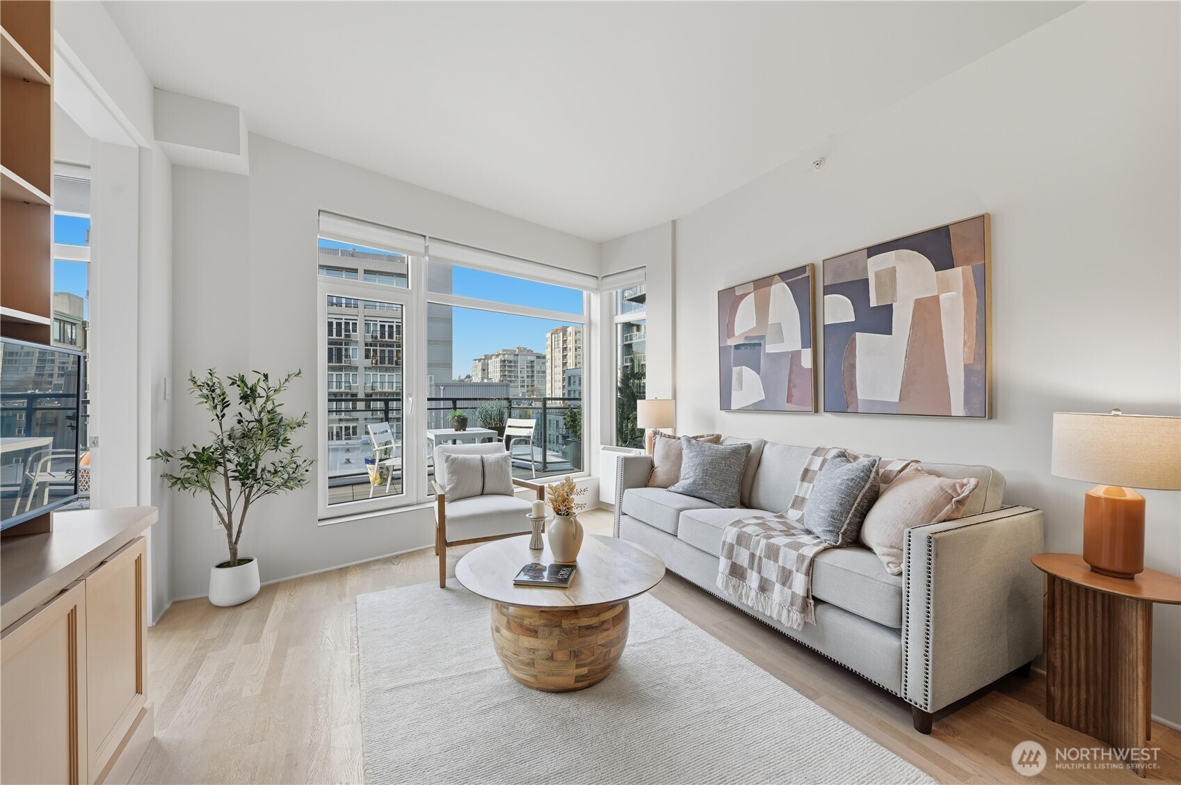 Seattle, Washington, 98121, United States, 1 Bedroom Bedrooms, ,Residential,For Sale,1992082