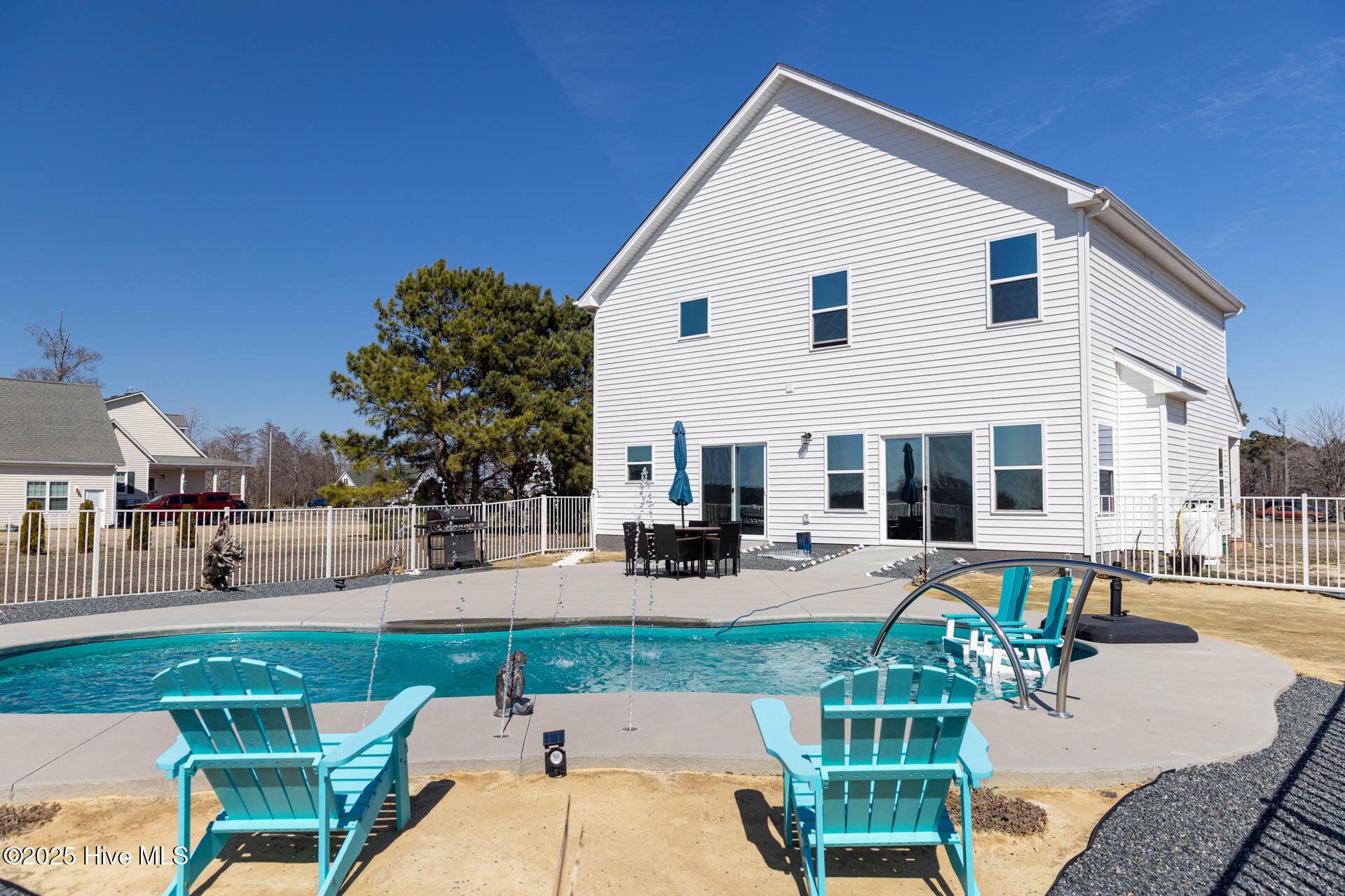 Elizabeth City, North Carolina, 27909, United States, 4 Bedrooms Bedrooms, ,3 BathroomsBathrooms,Residential,For Sale,1729027