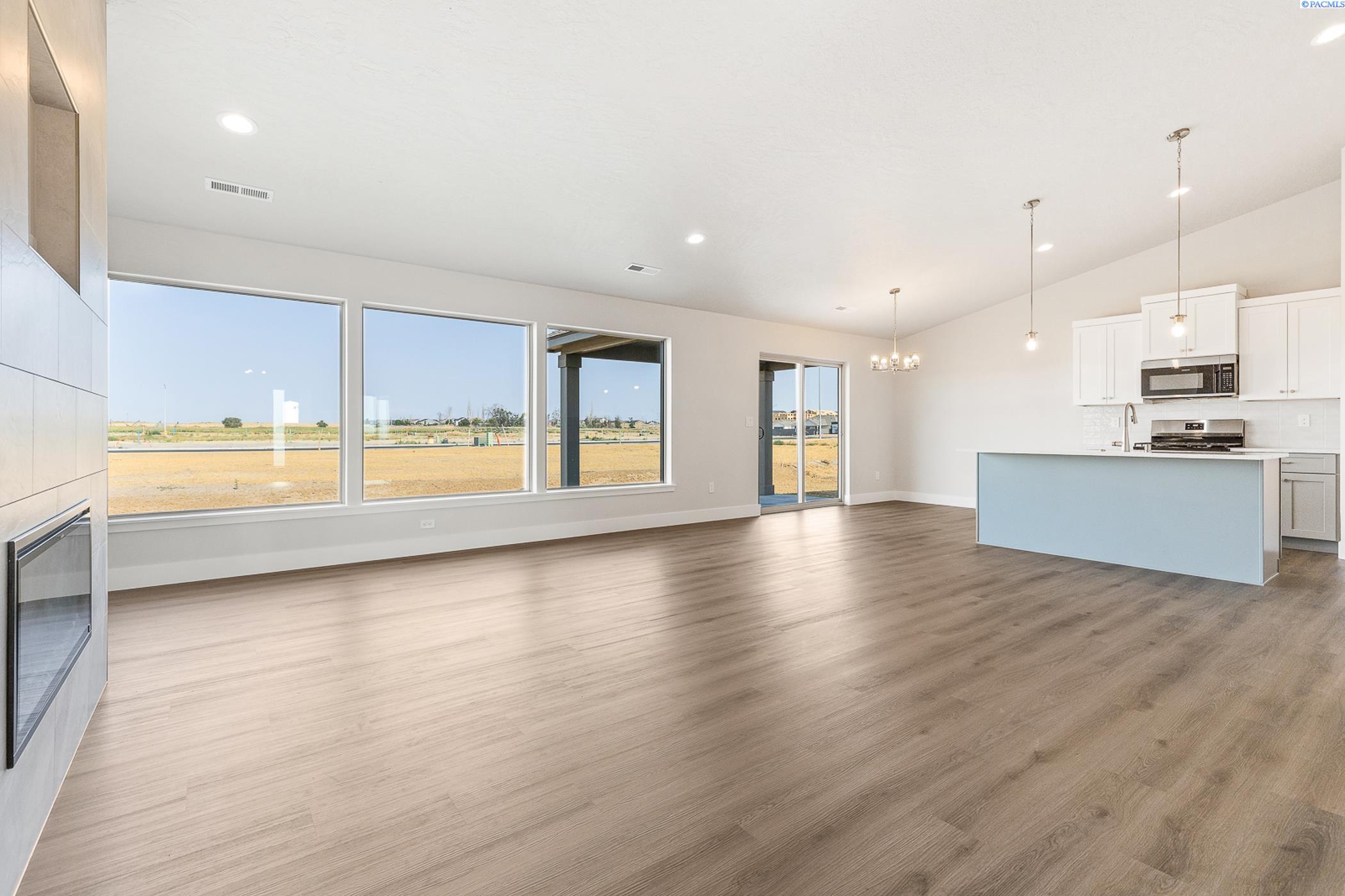 Pasco, Washington, 99301, United States, 4 Bedrooms Bedrooms, ,2 BathroomsBathrooms,Residential,For Sale,1806479