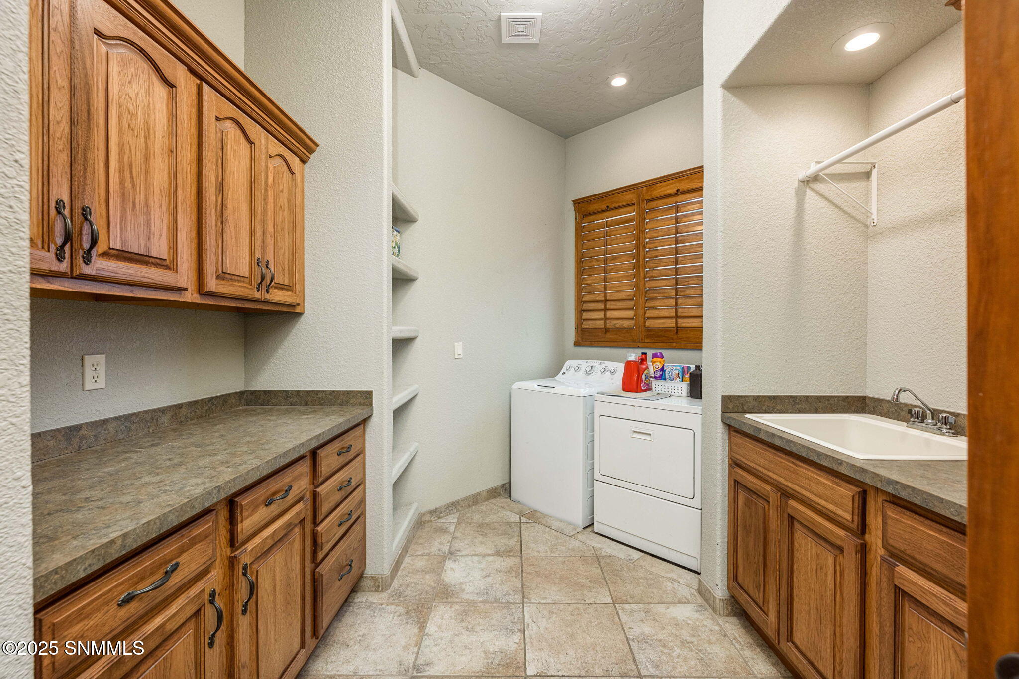 Las Cruces, New Mexico, 88011, United States, 4 Bedrooms Bedrooms, ,5 BathroomsBathrooms,Residential,For Sale,1709663
