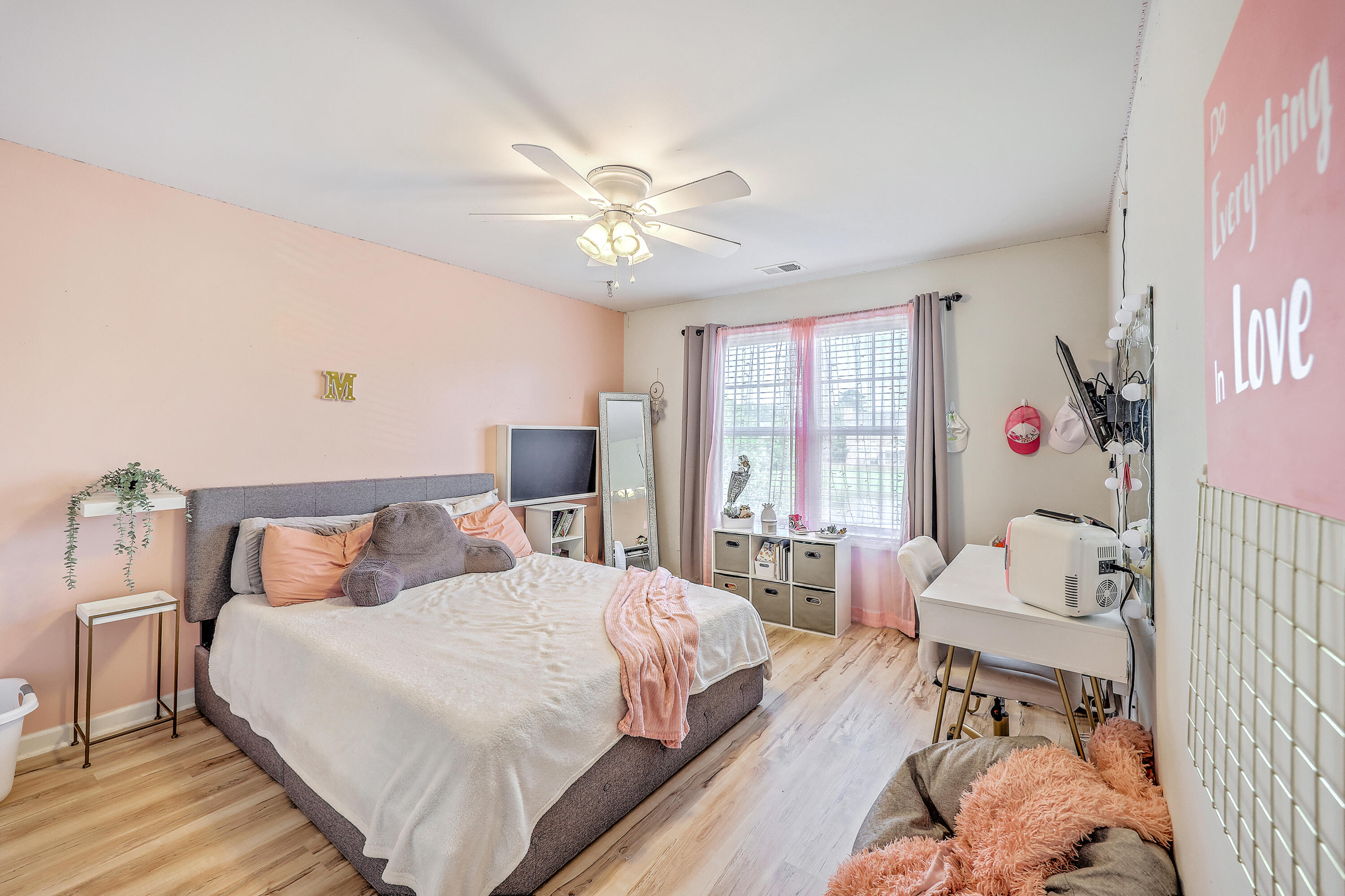 Hanahan, South Carolina, 29410, United States, 5 Bedrooms Bedrooms, ,3 BathroomsBathrooms,Residential,For Sale,1938024