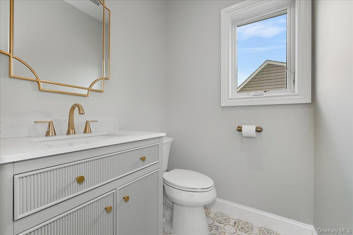 Westbury, New York, 11590, United States, 5 Bedrooms Bedrooms, ,5 BathroomsBathrooms,Residential,For Sale,1991038