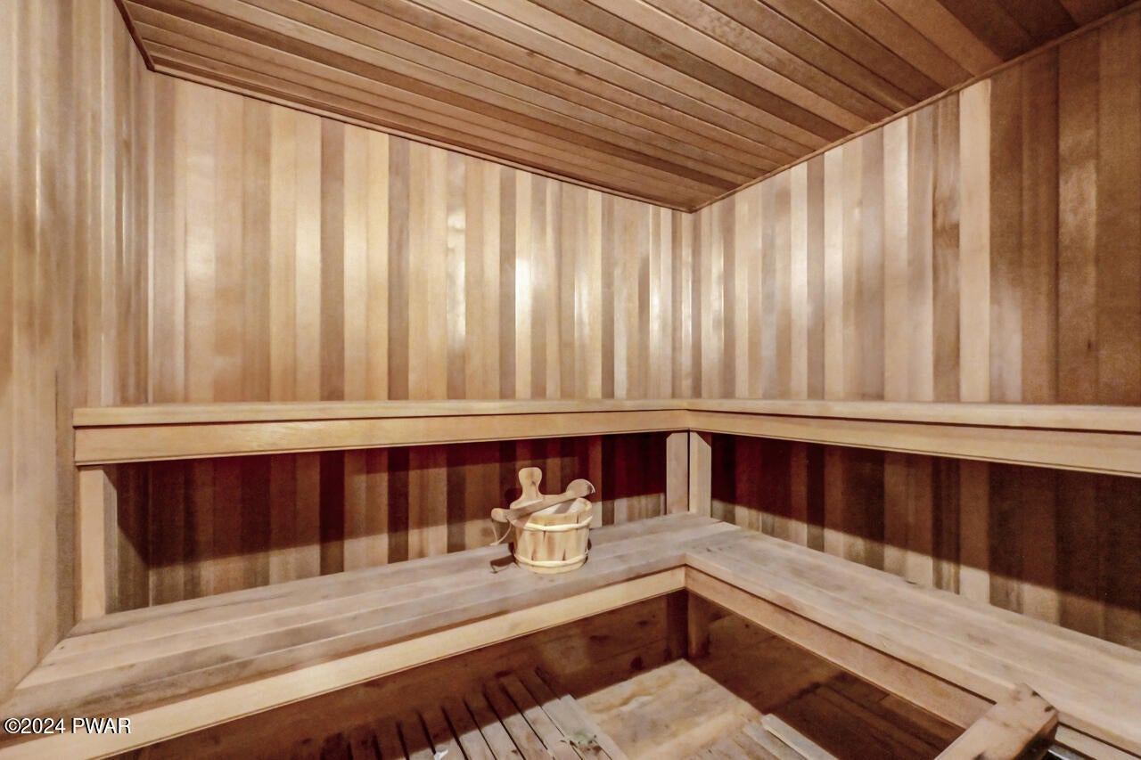 Albrightsville, Pennsylvania, 18210, United States, 4 Bedrooms Bedrooms, ,5 BathroomsBathrooms,Residential,For Sale,1982857