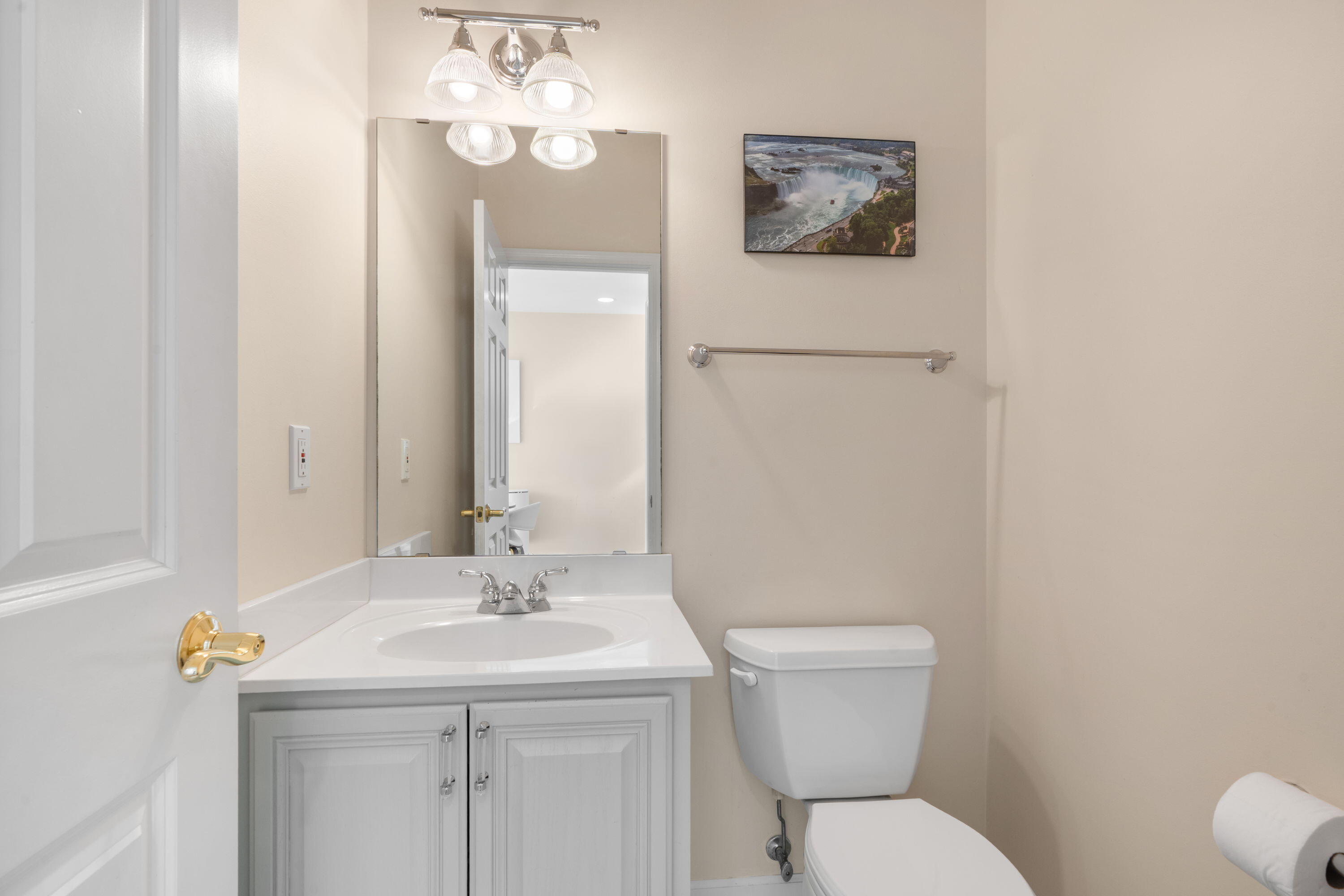 Kenosha, Wisconsin, 53140, United States, 3 Bedrooms Bedrooms, ,3 BathroomsBathrooms,Residential,For Sale,1985351