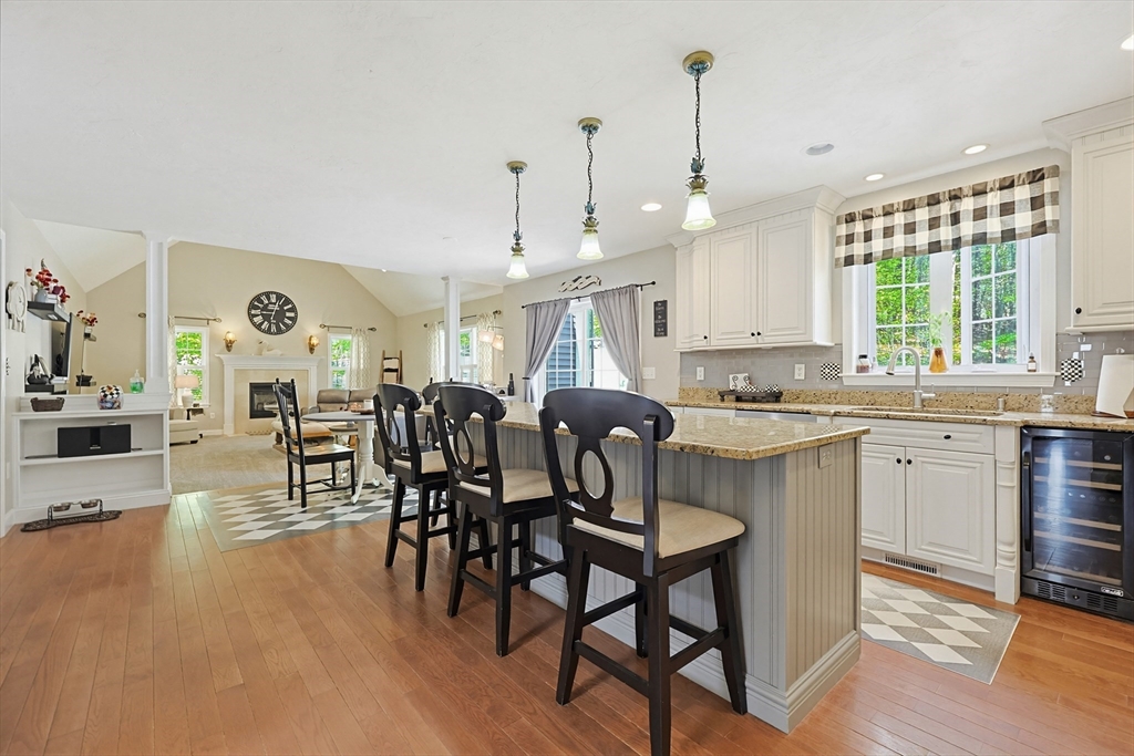 Northbridge, Massachusetts, 01534, United States, 4 Bedrooms Bedrooms, ,2 BathroomsBathrooms,Residential,For Sale,1977320