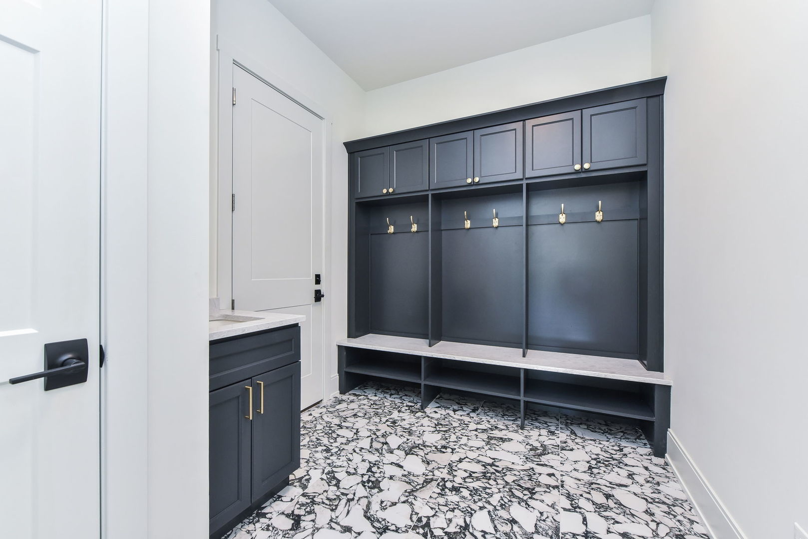 Naperville, Illinois, 60563, United States, 4 Bedrooms Bedrooms, ,5 BathroomsBathrooms,Residential,For Sale,2002092