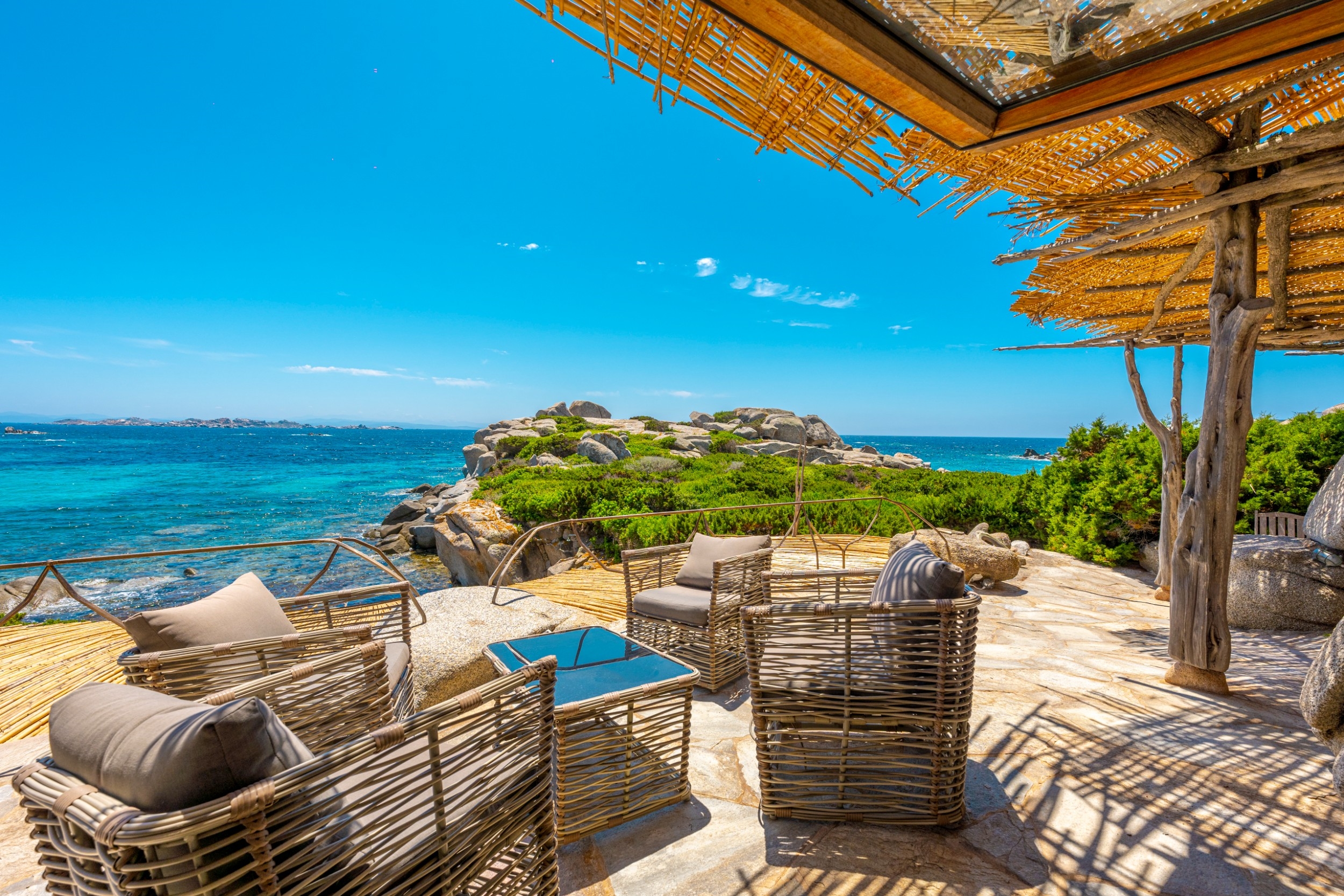 For sale : Waterfront property for sale - Private cove - Designed by Savin Coue… - 物件實景