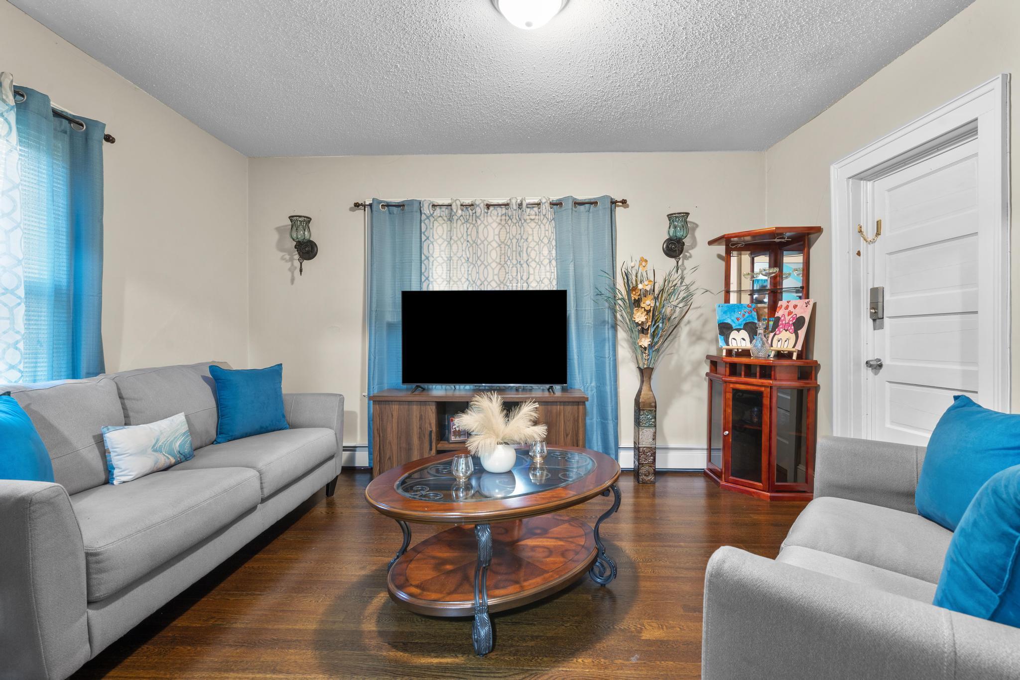 New Britain, Connecticut, 06053, United States, 6 Bedrooms Bedrooms, ,3 BathroomsBathrooms,Residential,For Sale,1989479