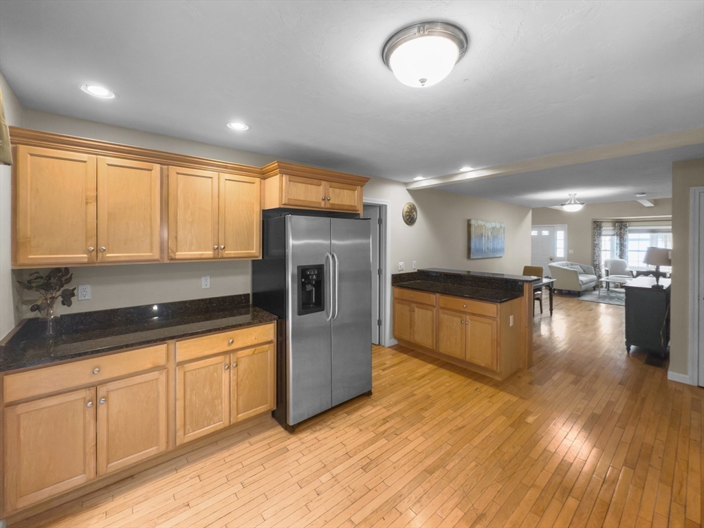 Haverhill, Massachusetts, 01830, United States, 2 Bedrooms Bedrooms, ,3 BathroomsBathrooms,Residential,For Sale,1940361