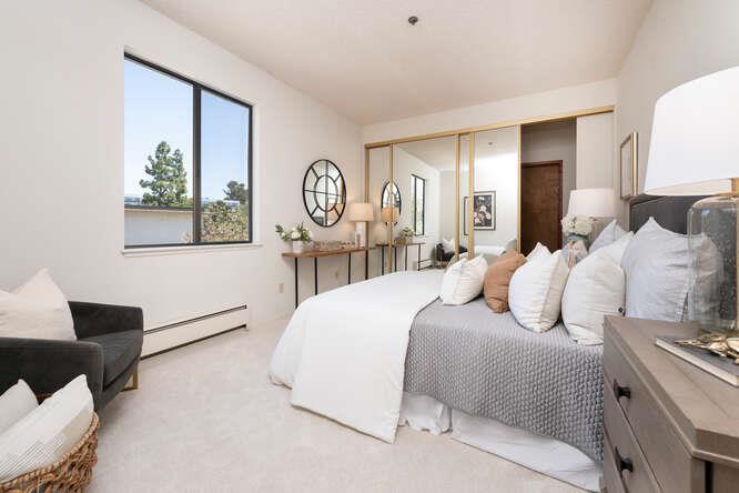 Burlingame, California, 94010, United States, 1 Bedroom Bedrooms, ,1 BathroomBathrooms,Residential,For Sale,1856313