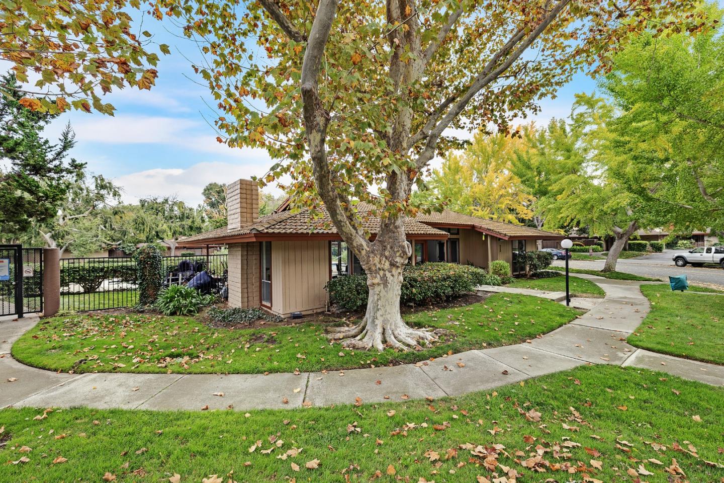 Sunnyvale, California, 94086, United States, 2 Bedrooms Bedrooms, ,1 BathroomBathrooms,Residential,For Sale,1991395