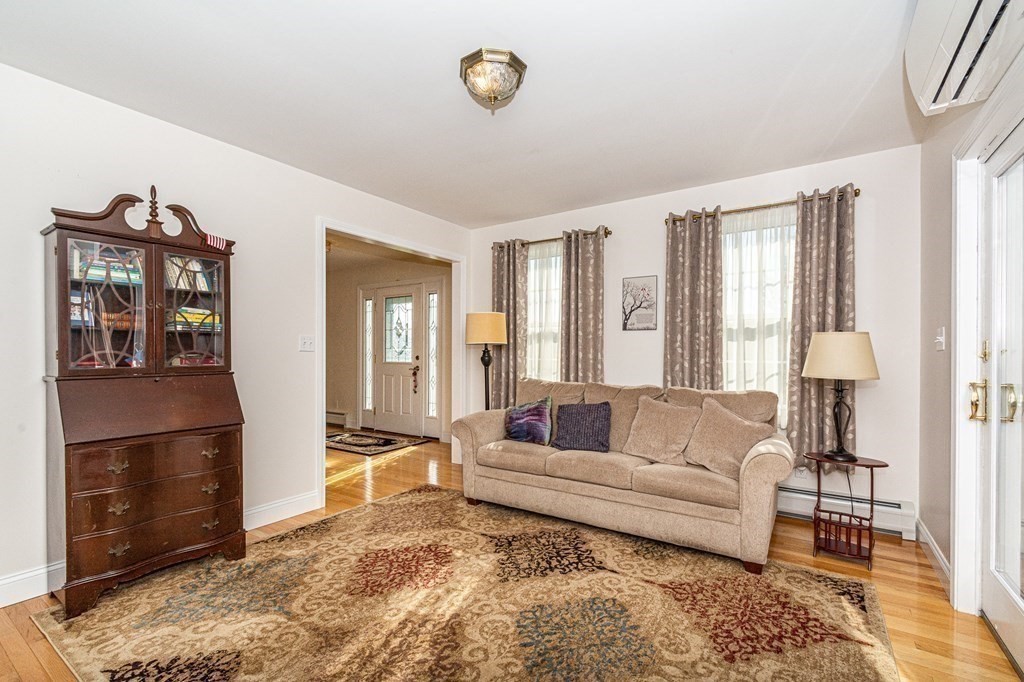 Seabrook, New Hampshire, 03874, United States, 4 Bedrooms Bedrooms, ,3 BathroomsBathrooms,Residential,For Sale,1942793