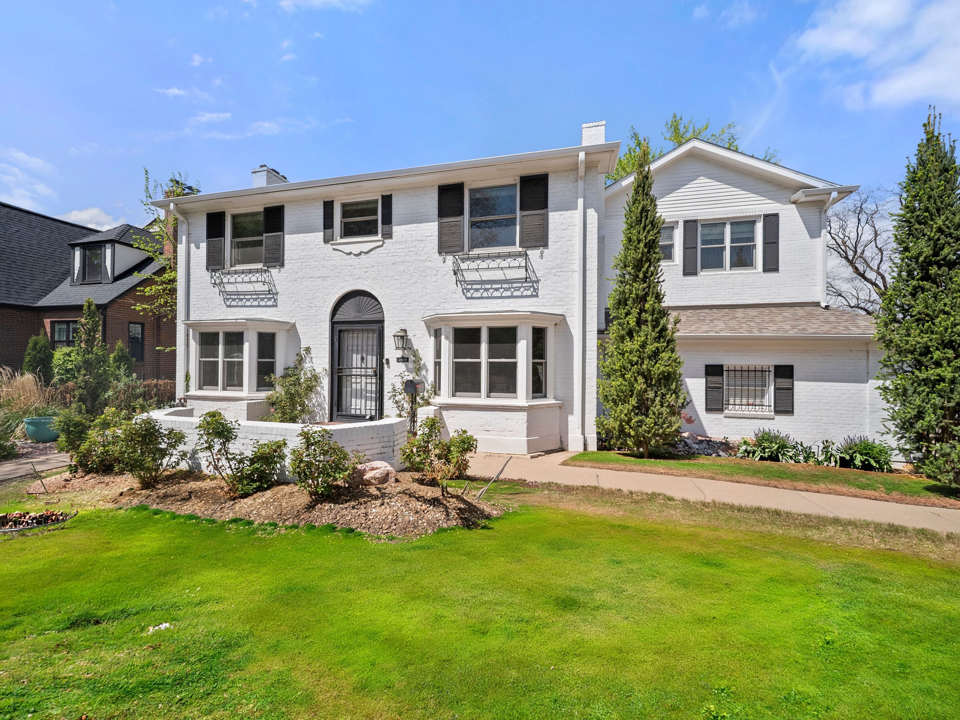  This Home Blends Historic Character with Modern Functionality - 物件實景