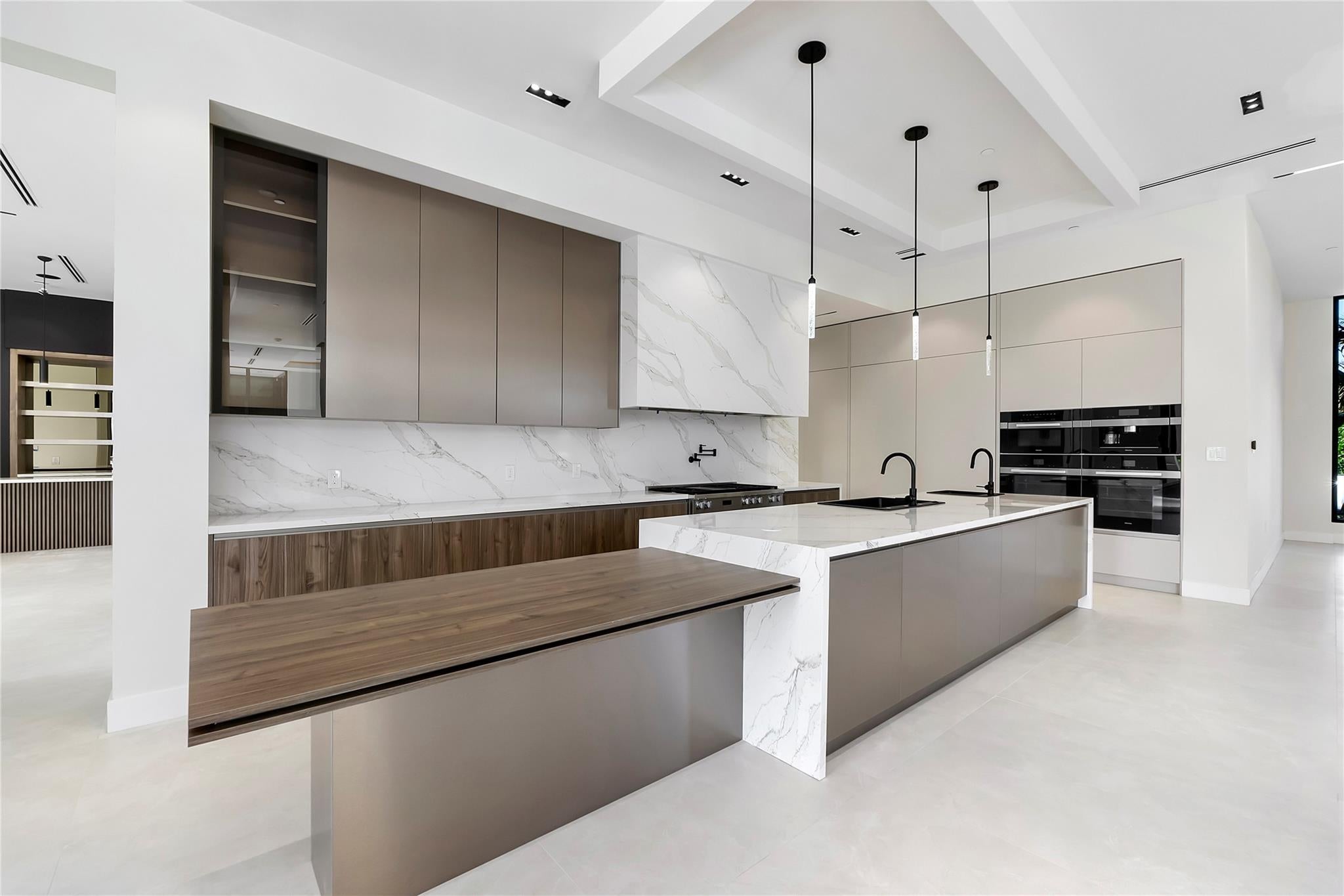 Plantation, Florida, 33323, United States, 6 Bedrooms Bedrooms, ,8 BathroomsBathrooms,Residential,For Sale,1984384