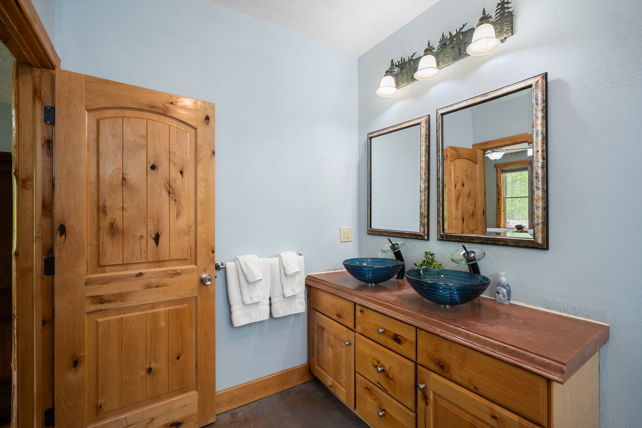 Bellaire, Michigan, 49615, United States, 5 Bedrooms Bedrooms, ,4 BathroomsBathrooms,Residential,For Sale,1826987