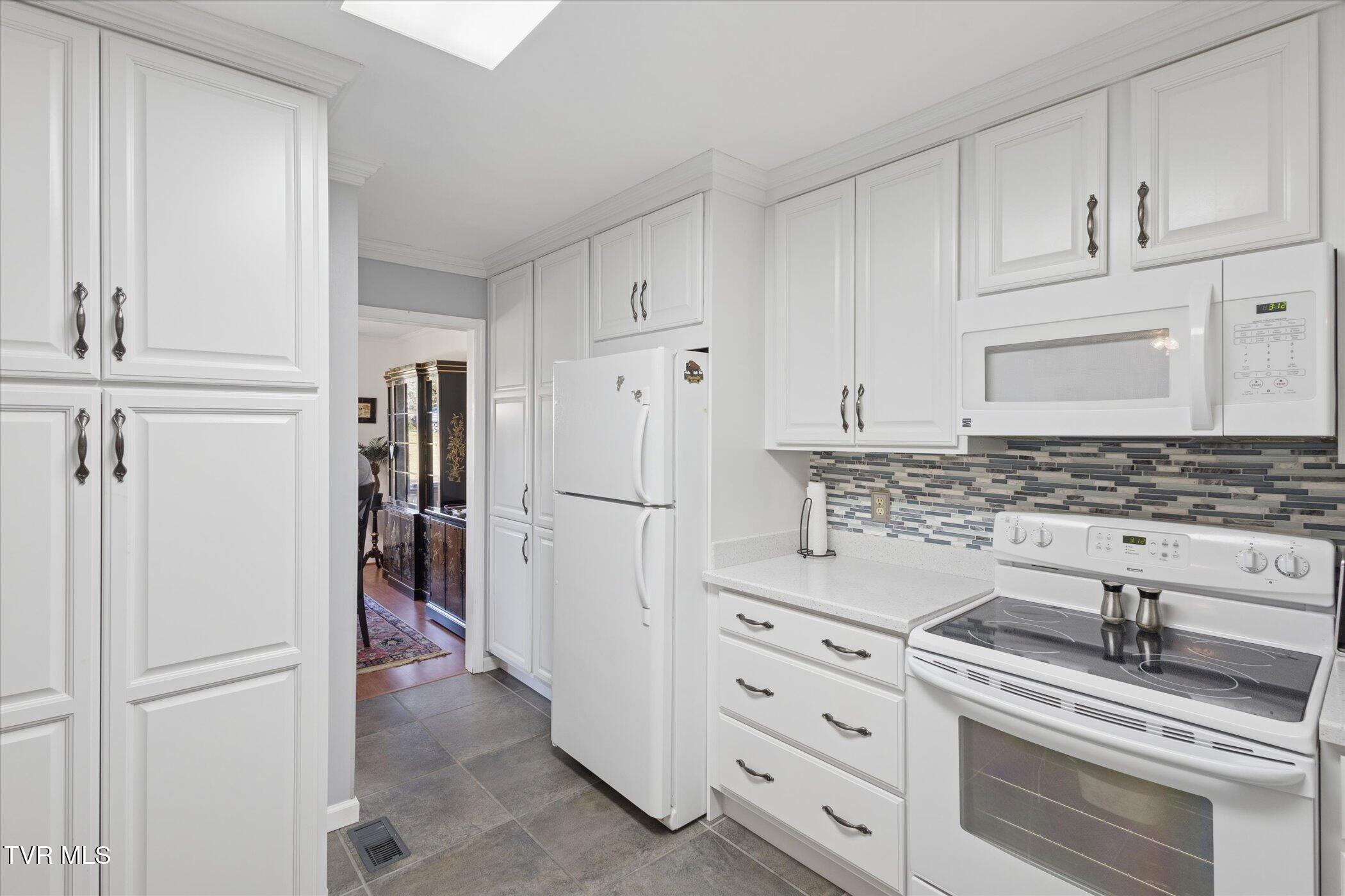 Johnson City, Tennessee, 37604, United States, 4 Bedrooms Bedrooms, ,3 BathroomsBathrooms,Residential,For Sale,1978550