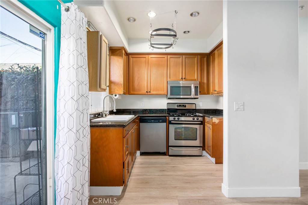 Long Beach, California, 90813, United States, 2 Bedrooms Bedrooms, ,2 BathroomsBathrooms,Residential,For Sale,1905723