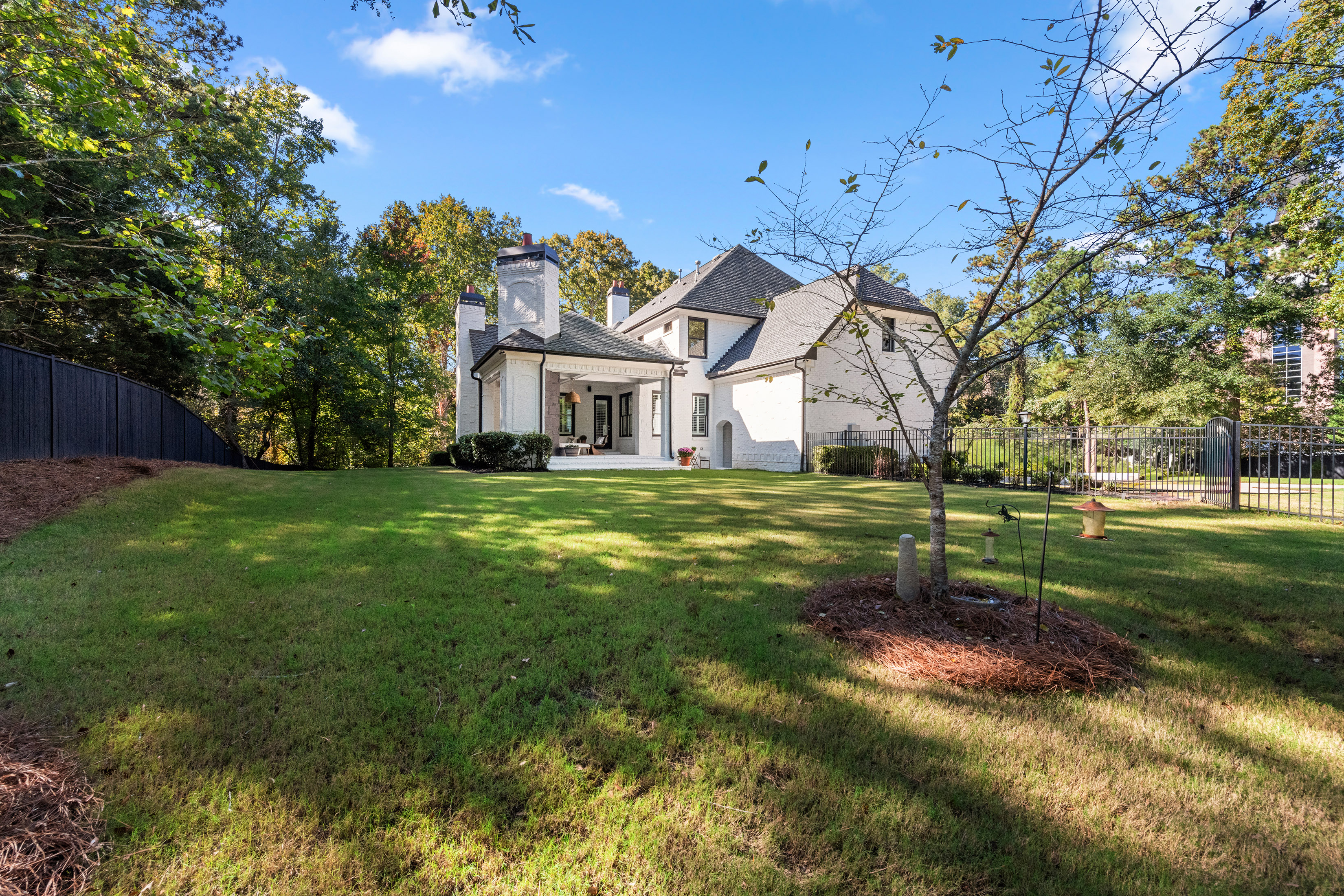  Exceptional Estate Combines Modern Luxury and Timeless Elegance - 物件實景
