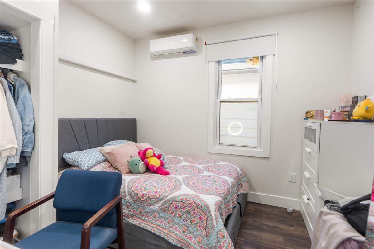 Bergen, Lodi Borough, New Jersey, 07644, United States, 6 Bedrooms Bedrooms, ,4 BathroomsBathrooms,Residential,For Sale,1977349