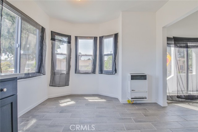 Los Angeles, California, 90001, United States, 4 Bedrooms Bedrooms, ,Residential,For Sale,1928071