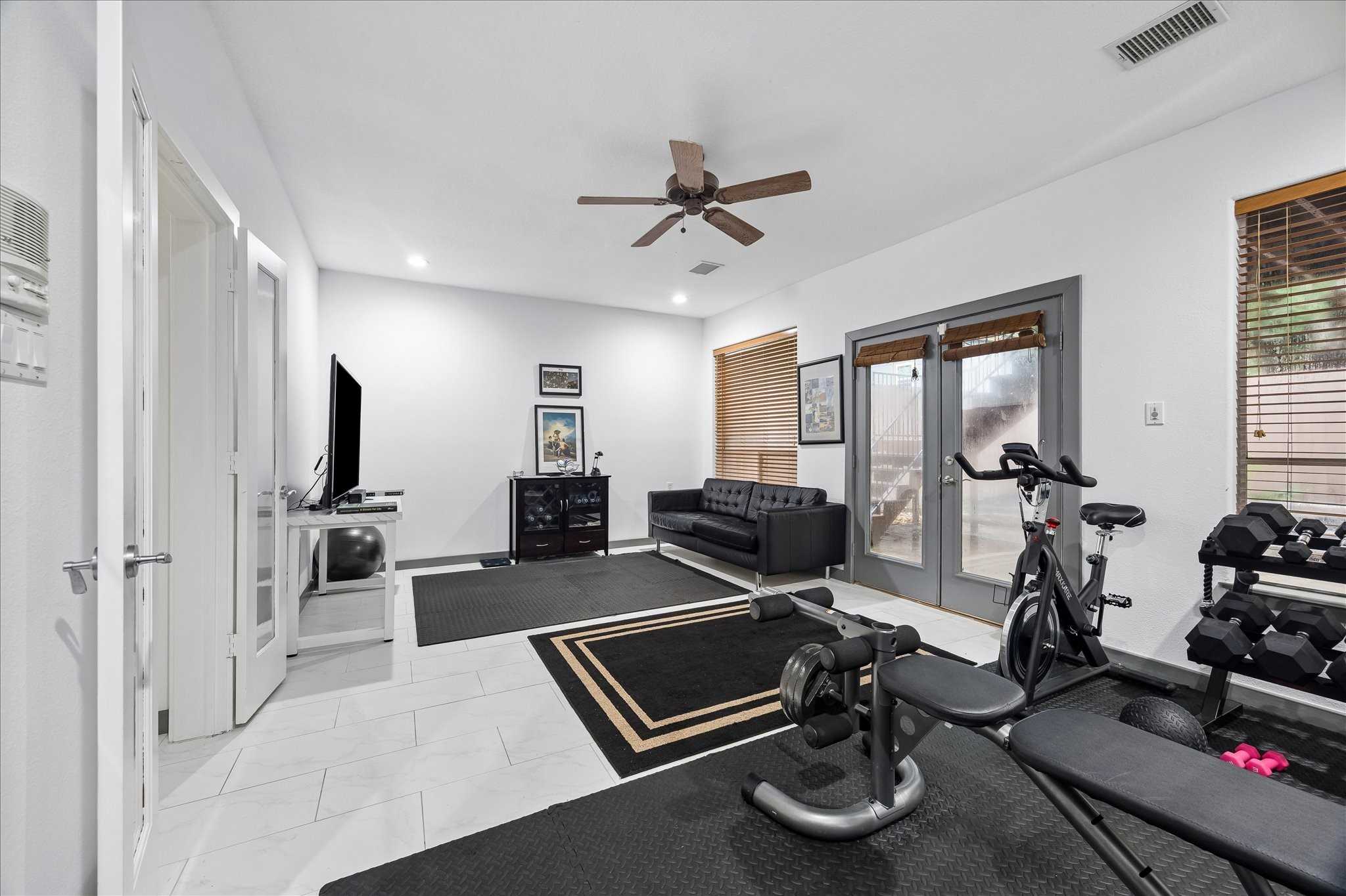  6406 Rodrigo Street B - 物件實景