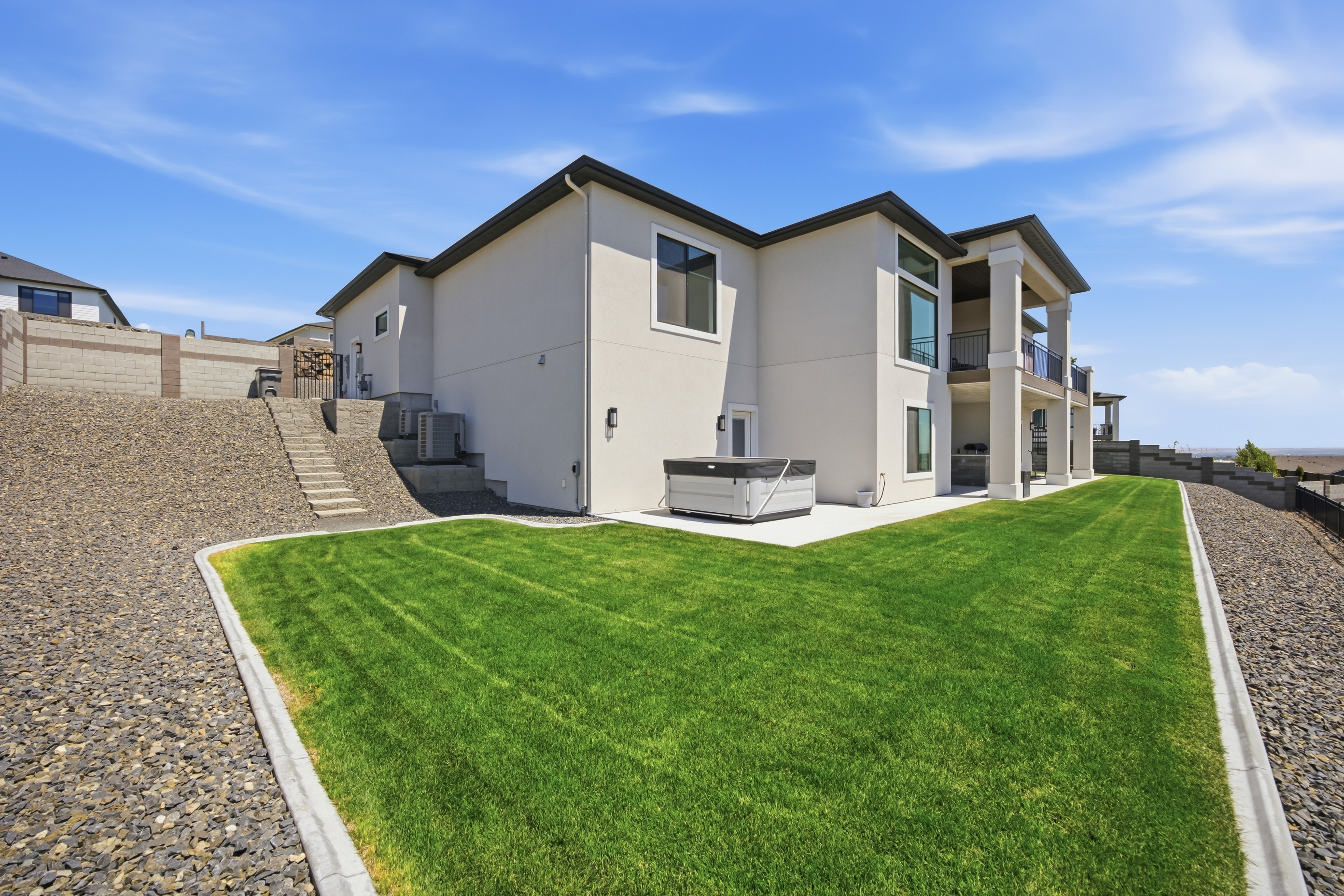  Discover This Stunning Resale Prodigy Homes Aria Basement Model - 物件實景
