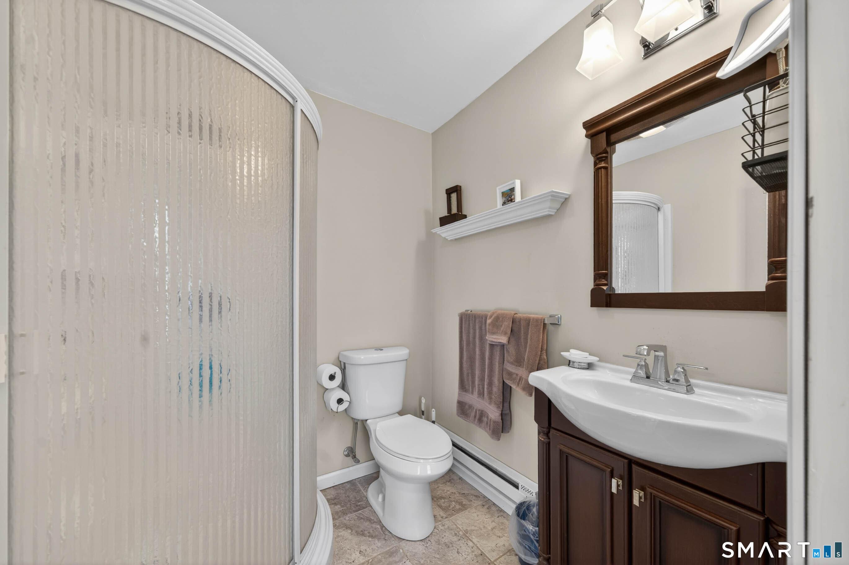 122, Connecticut, 06405, United States, 3 Bedrooms Bedrooms, ,2 BathroomsBathrooms,Residential,For Sale,2040354