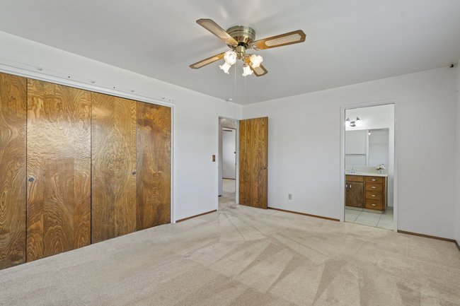 Hollister, California, 95023, United States, 3 Bedrooms Bedrooms, ,2 BathroomsBathrooms,Residential,For Sale,1942638