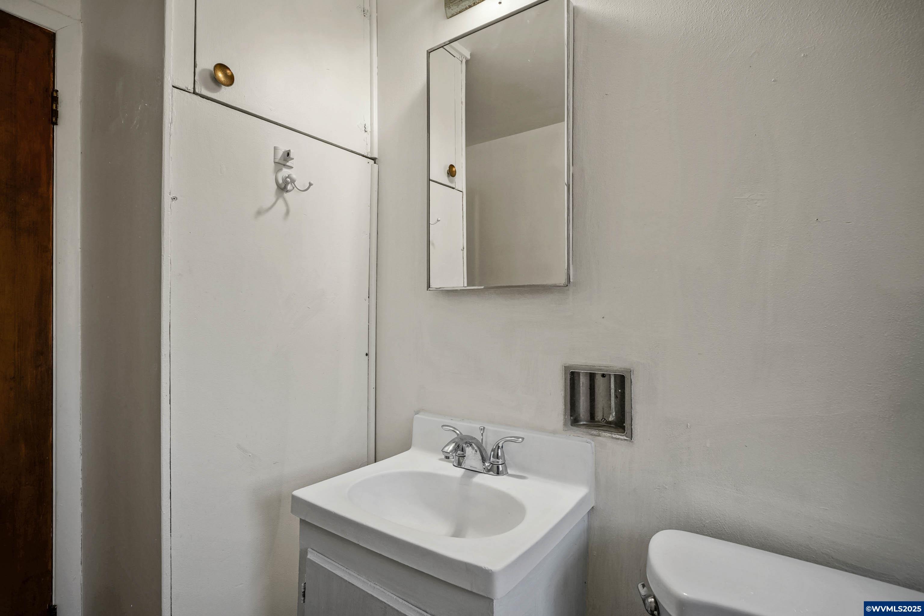 Salem, Oregon, 97301, United States, 5 Bedrooms Bedrooms, ,Residential,For Sale,1965590