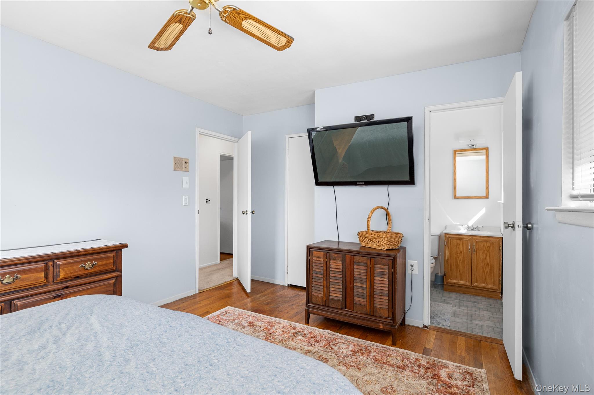 Deer Park, New York, 11729, United States, 5 Bedrooms Bedrooms, ,3 BathroomsBathrooms,Residential,For Sale,1938283