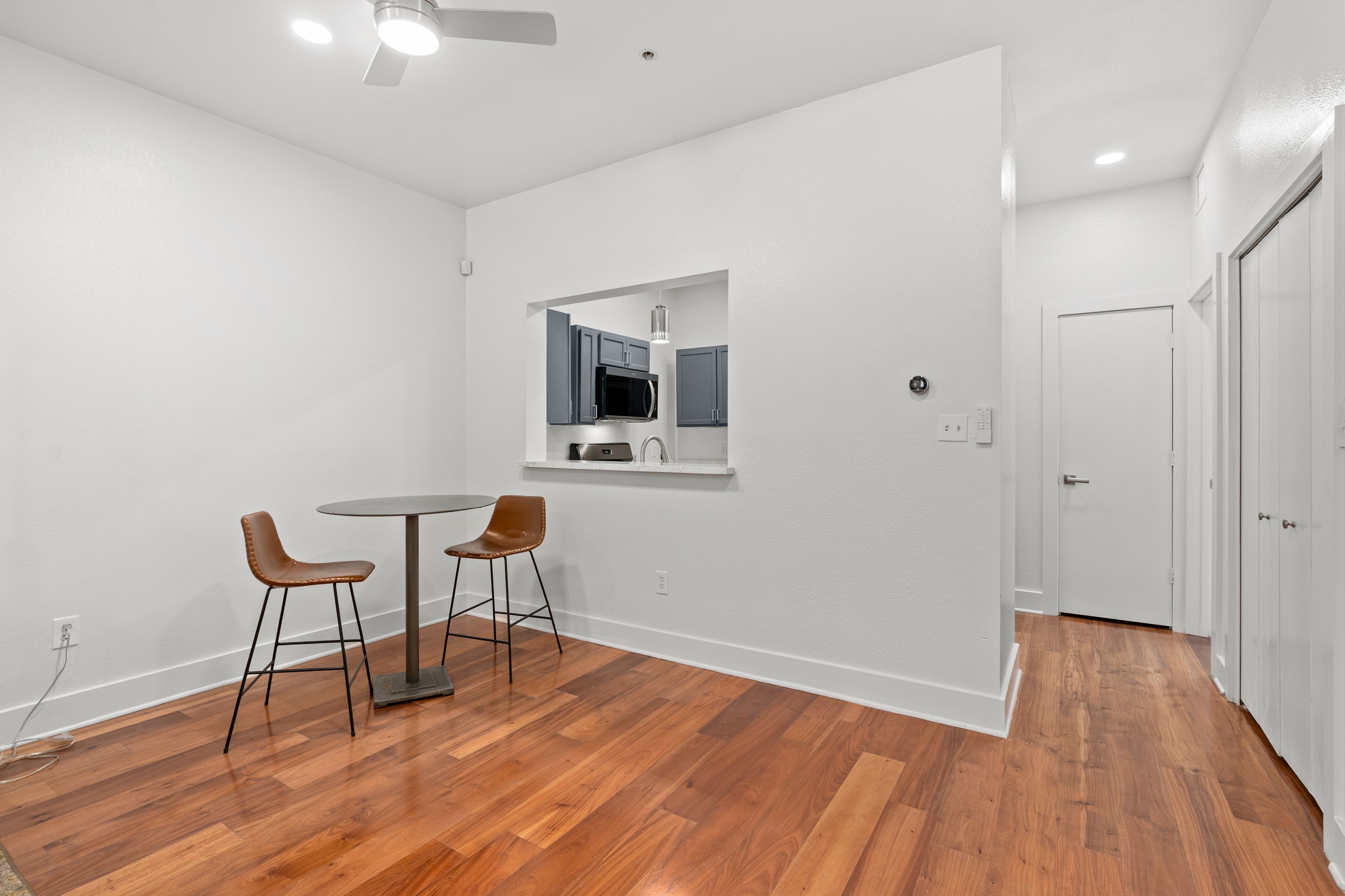  Freshy Updated King William Condo - 物件實景