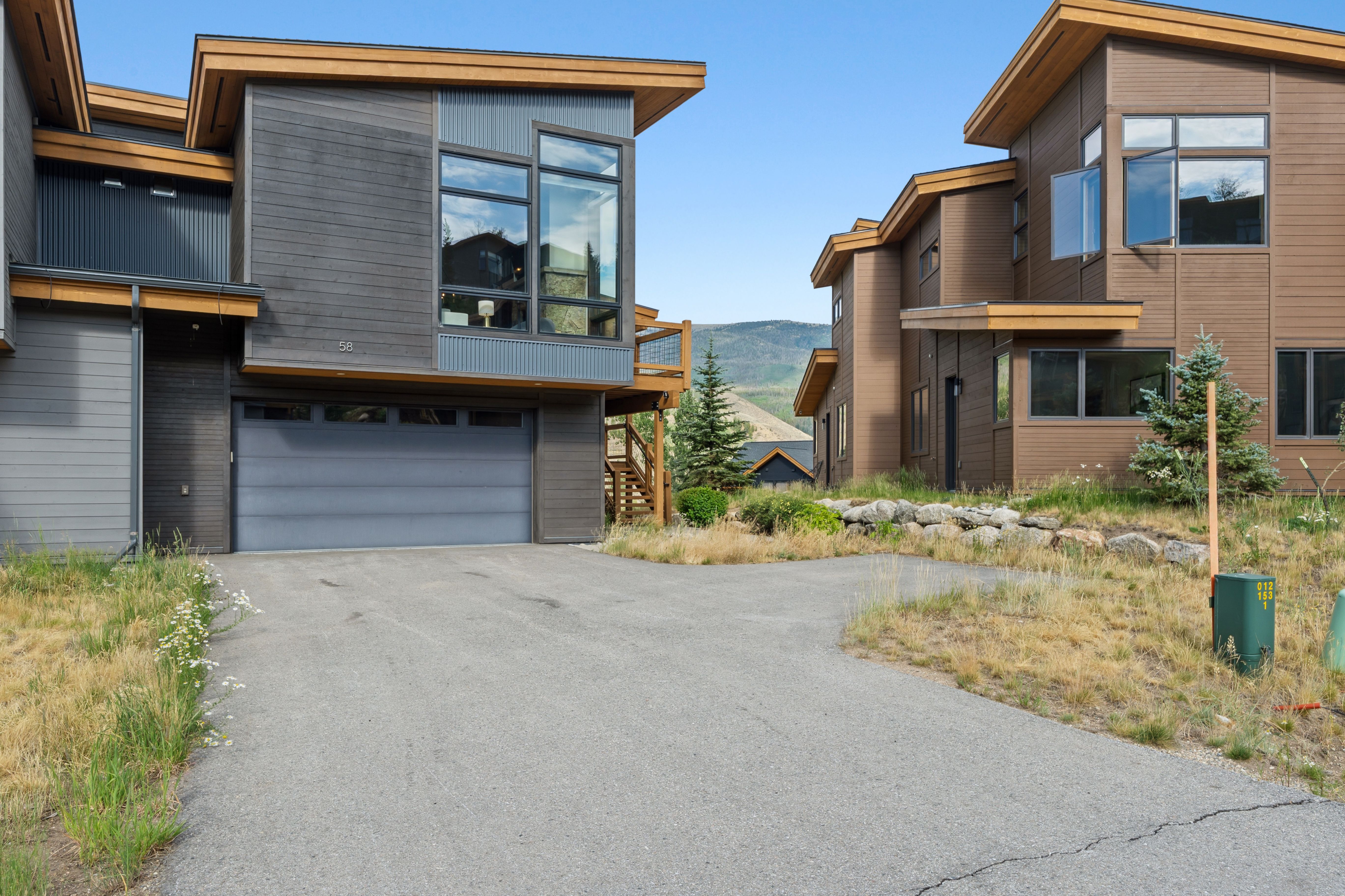  Beautifully Furnished Duplex in Highly Sought After Summit Sky Ranch Community - 物件實景