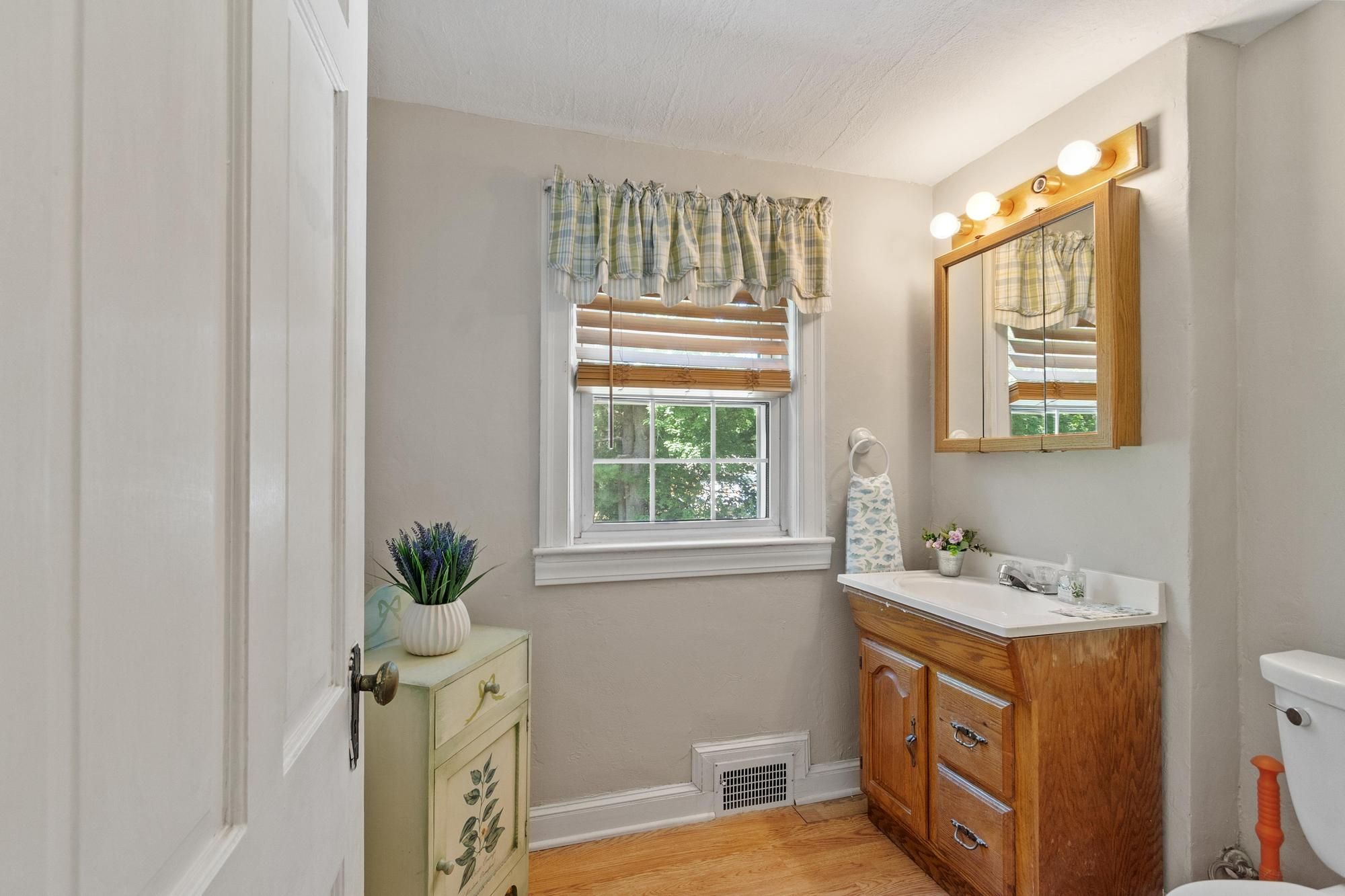  9 Oaklandvale Ave, Saugus, MA, 01906 - 物件實景