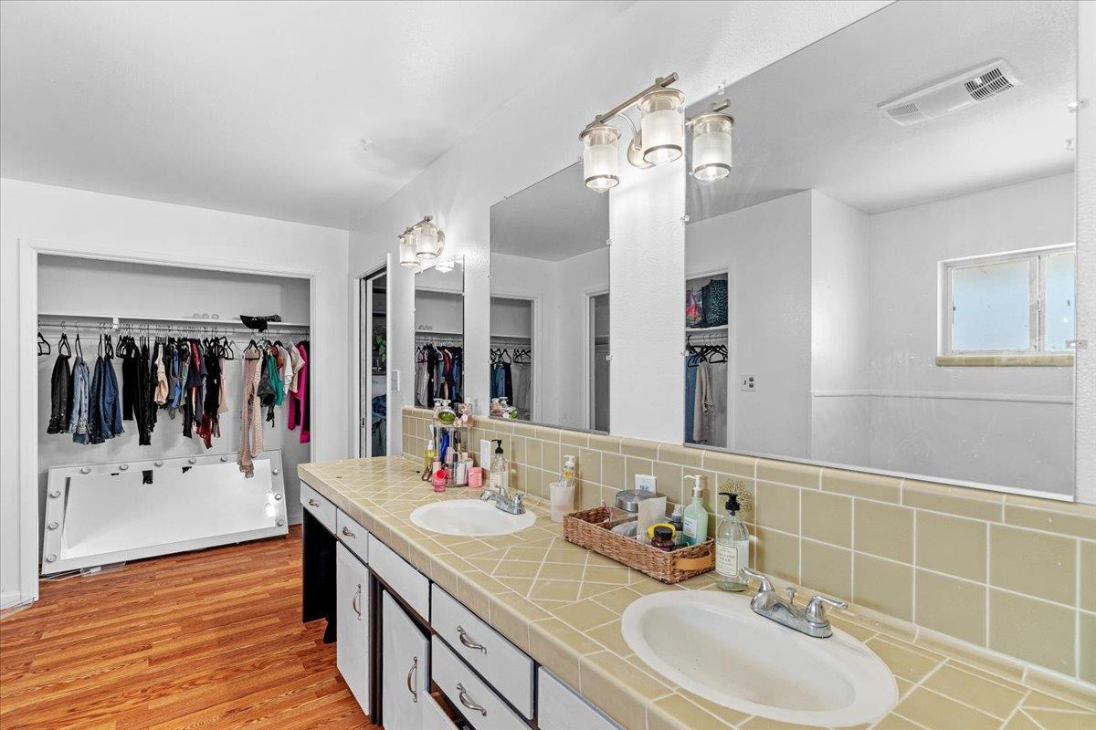 Escalon, California, 95320, United States, 6 Bedrooms Bedrooms, ,3 BathroomsBathrooms,Residential,For Sale,1977867