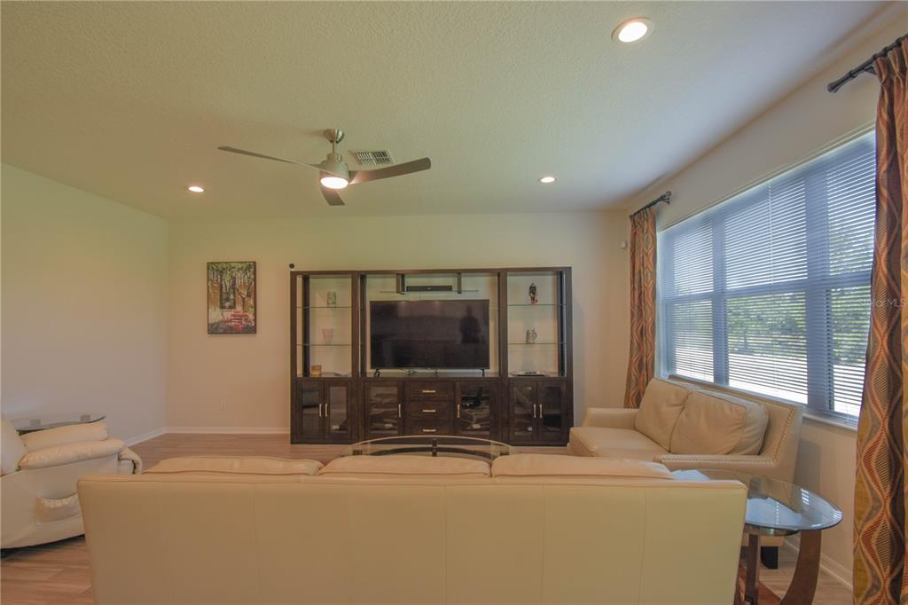 Apopka, Florida, 32703, United States, 4 Bedrooms Bedrooms, ,3 BathroomsBathrooms,Residential,For Sale,1828228
