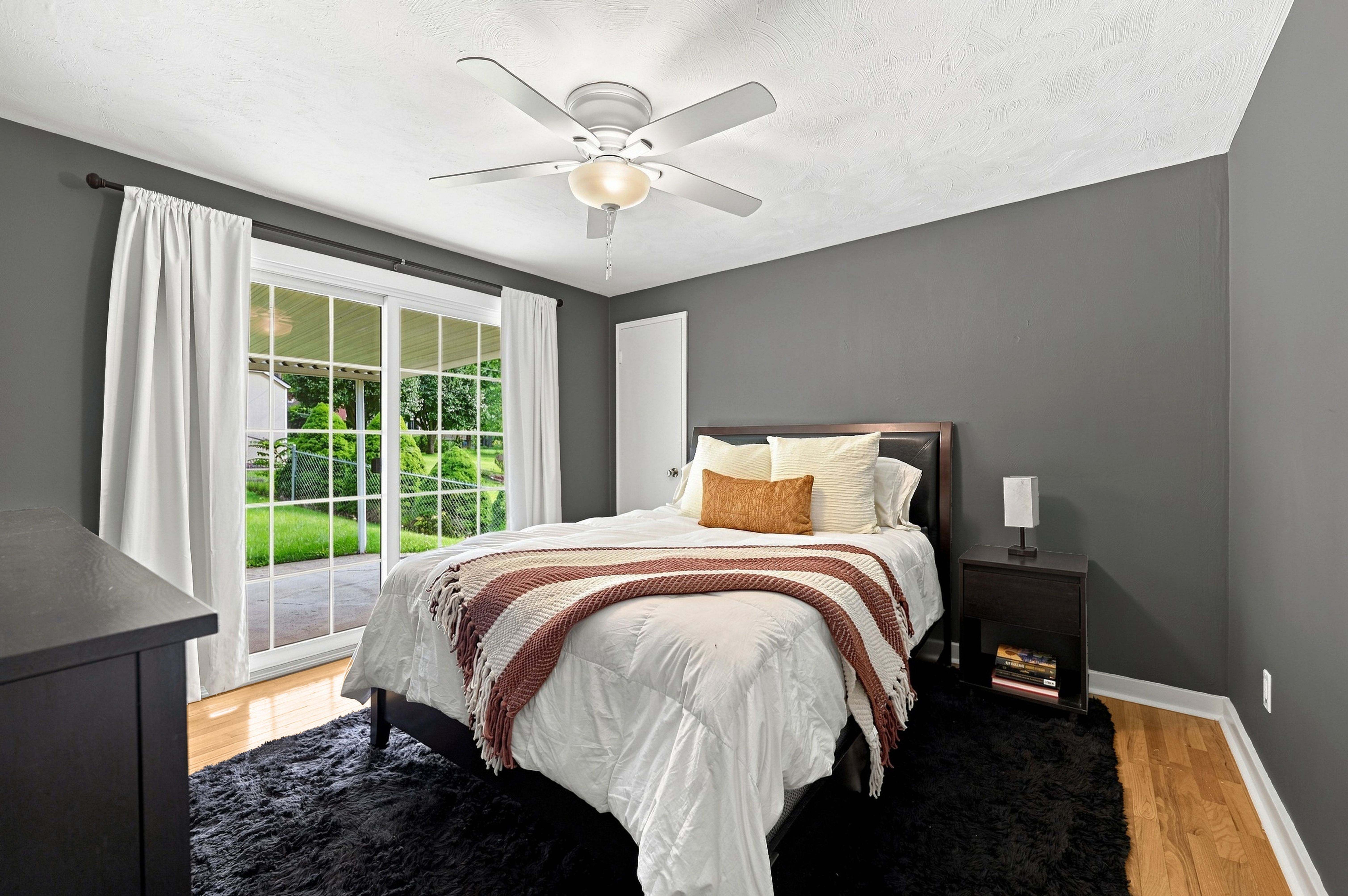  501 Sunnyland Avenue, Pittsburgh, PA 15227 - 物件實景