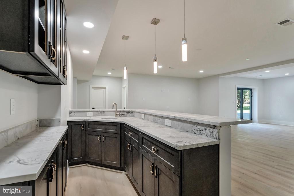 Herndon, Virginia, 20170, United States, 6 Bedrooms Bedrooms, ,6 BathroomsBathrooms,Residential,For Sale,1941281