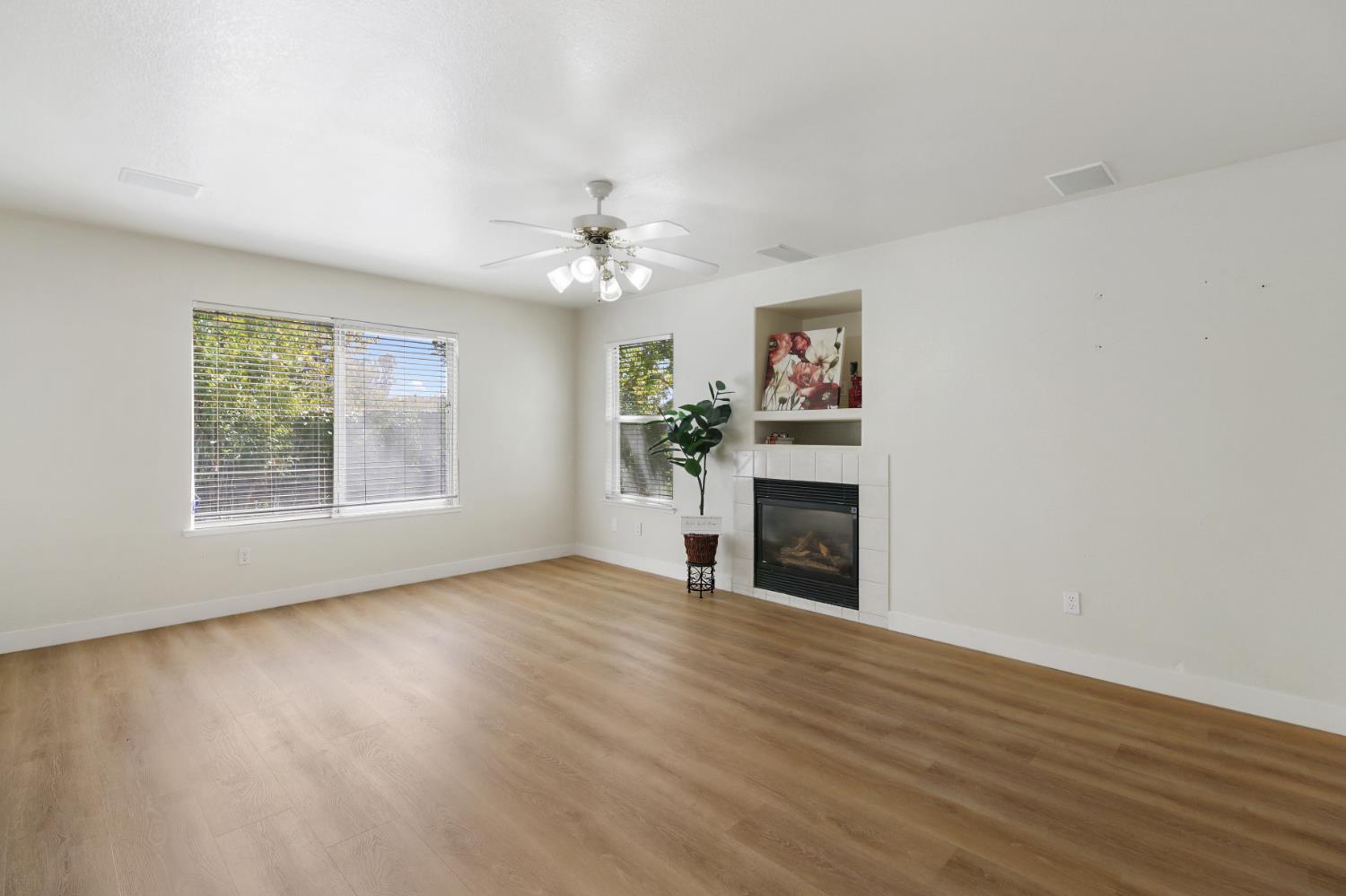 Folsom, California, 95630, United States, 4 Bedrooms Bedrooms, ,3 BathroomsBathrooms,Residential,For Sale,1926196