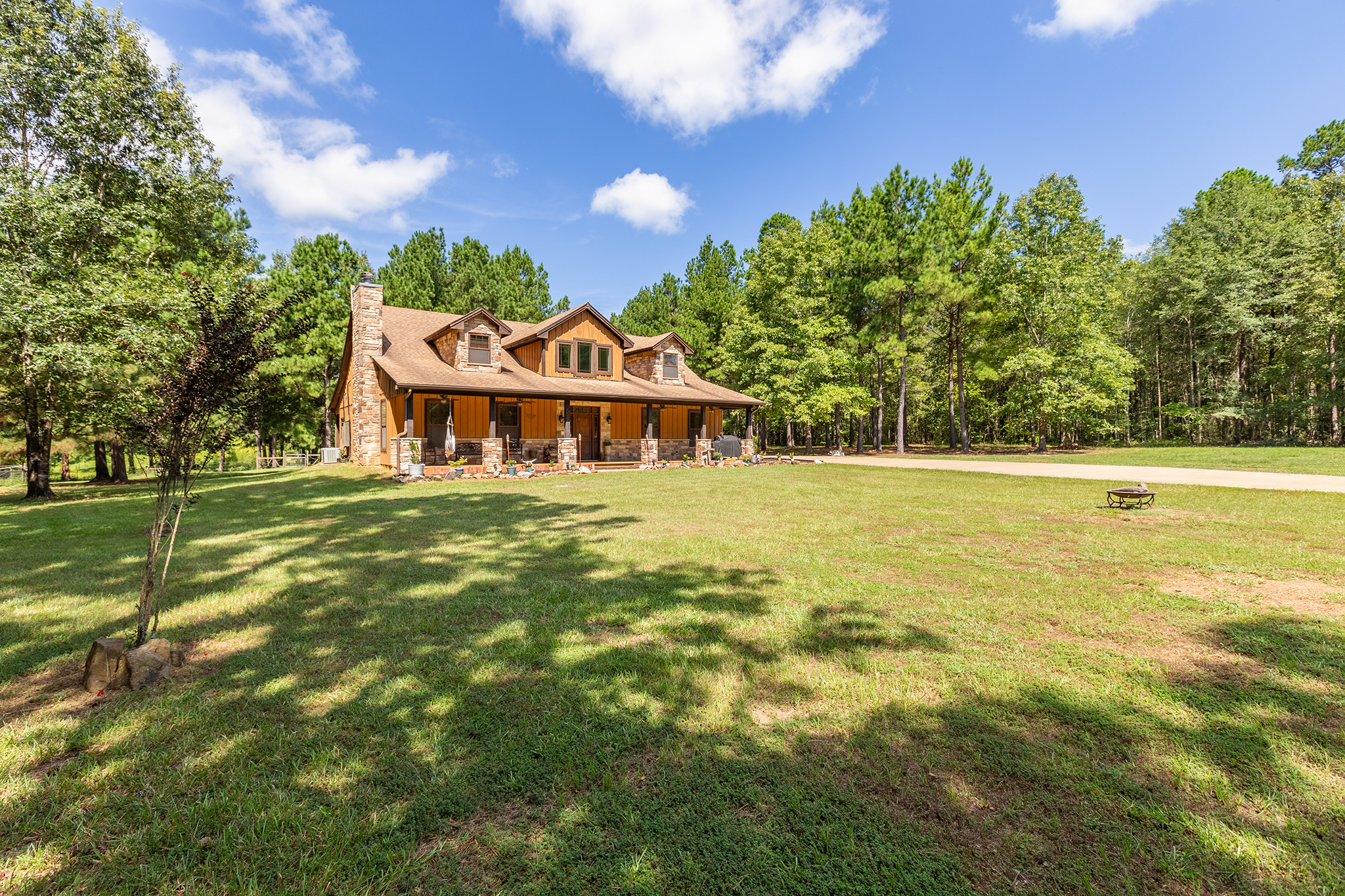 Bronson, Texas, 75930, United States, 5 Bedrooms Bedrooms, ,4 BathroomsBathrooms,Residential,For Sale,1944526